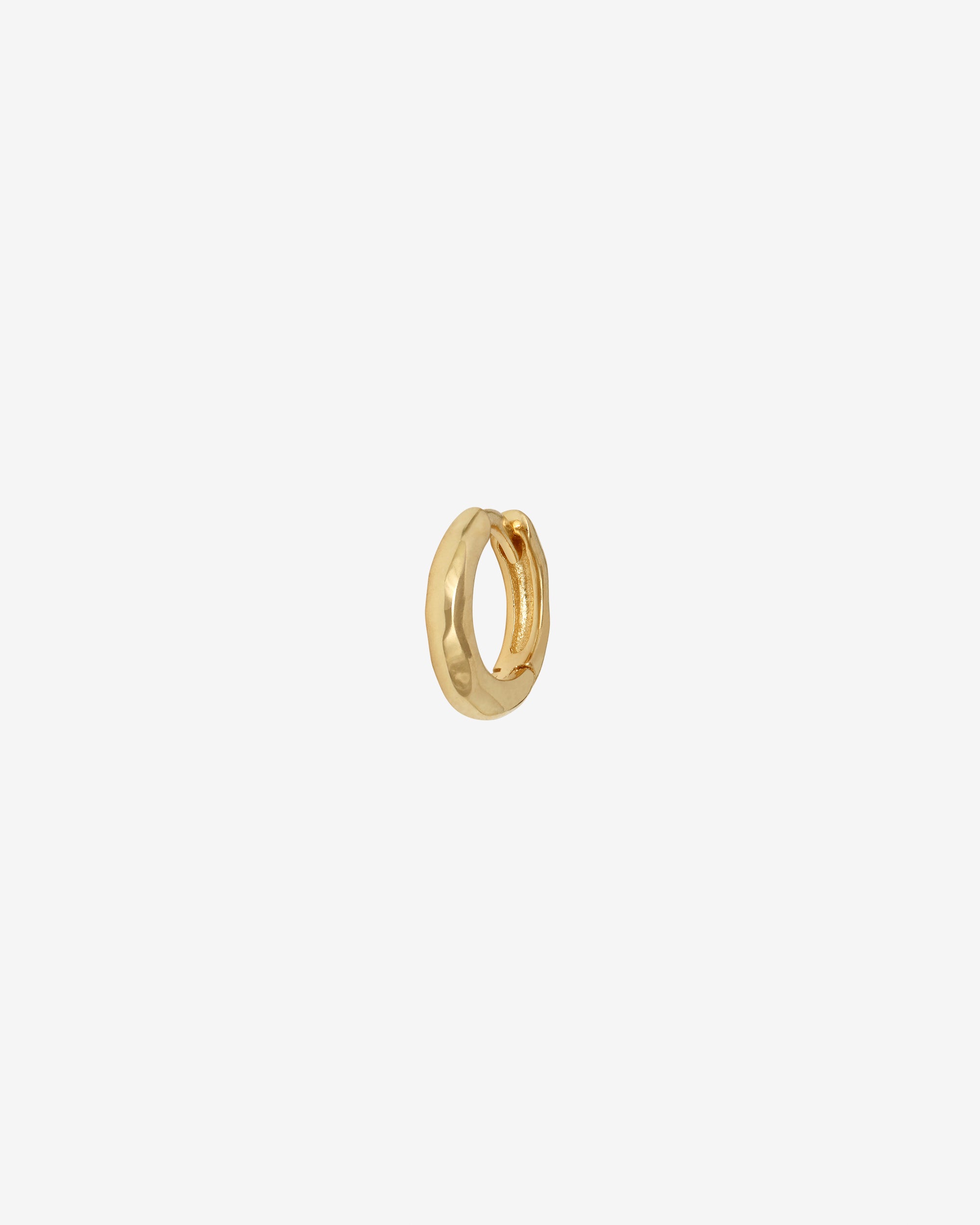 Aida Single Huggie Solid Gold