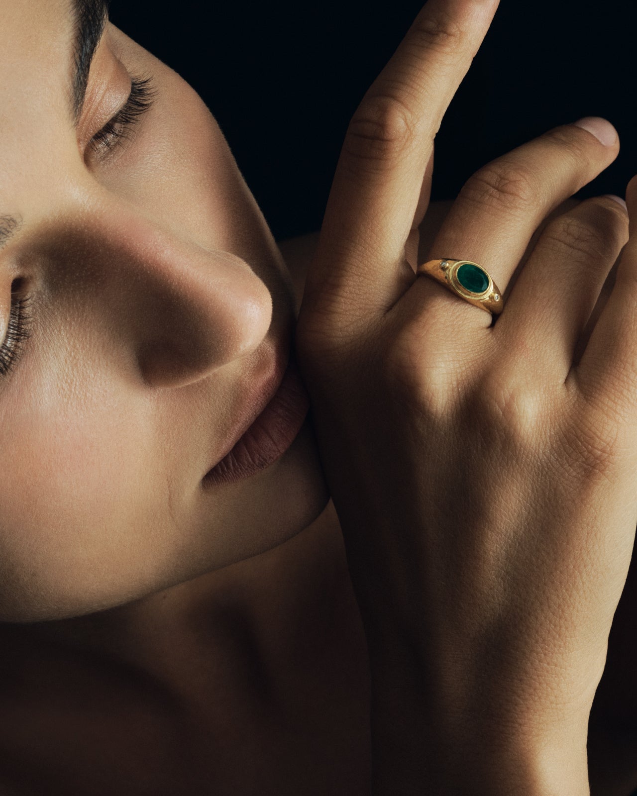 Ceren Ring Emerald Solid Gold