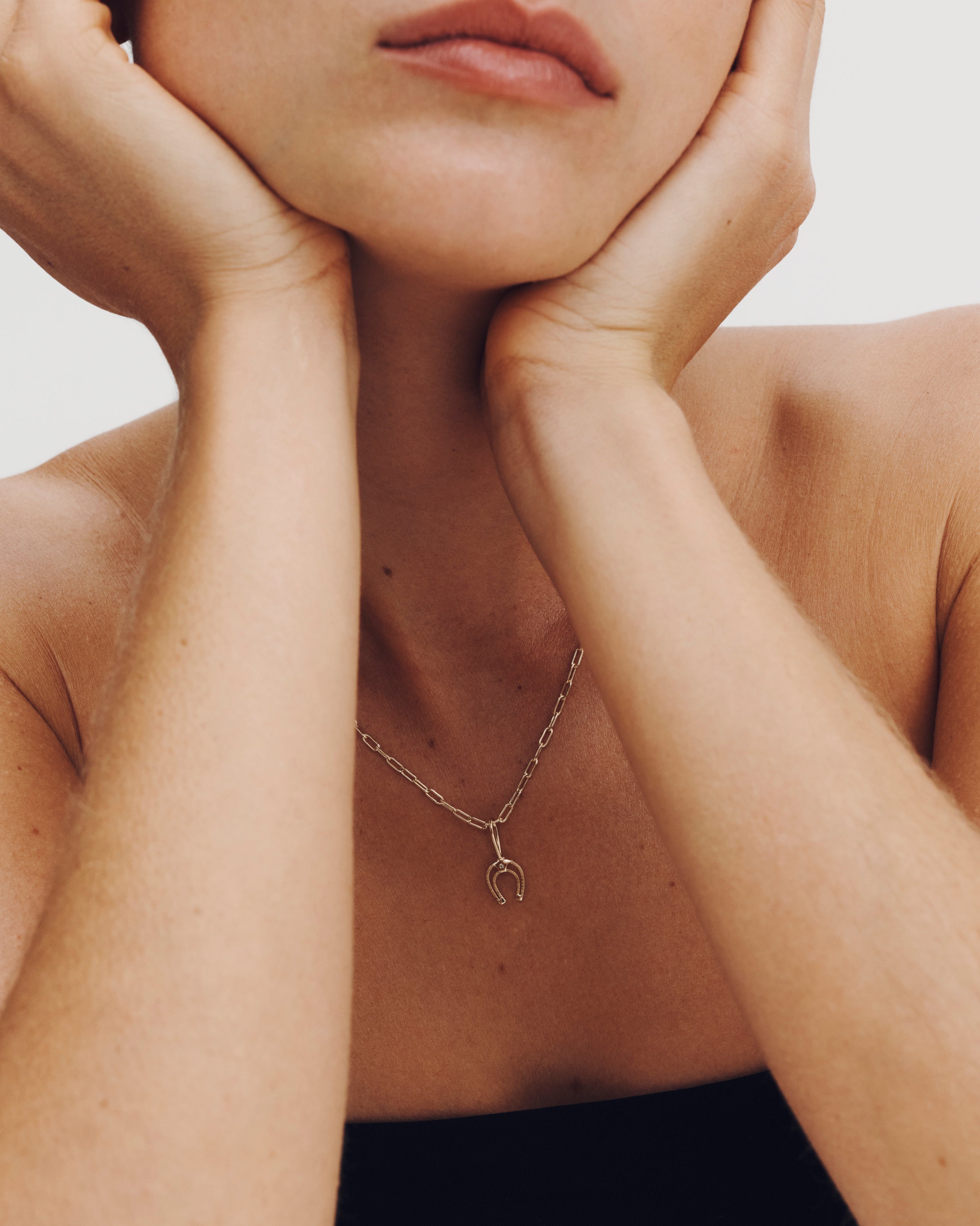 Horseshoe Pendant Diamond Solid Gold