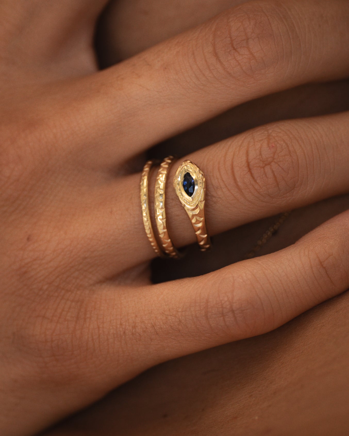 Valere Ring Blue Sapphire Solid Gold