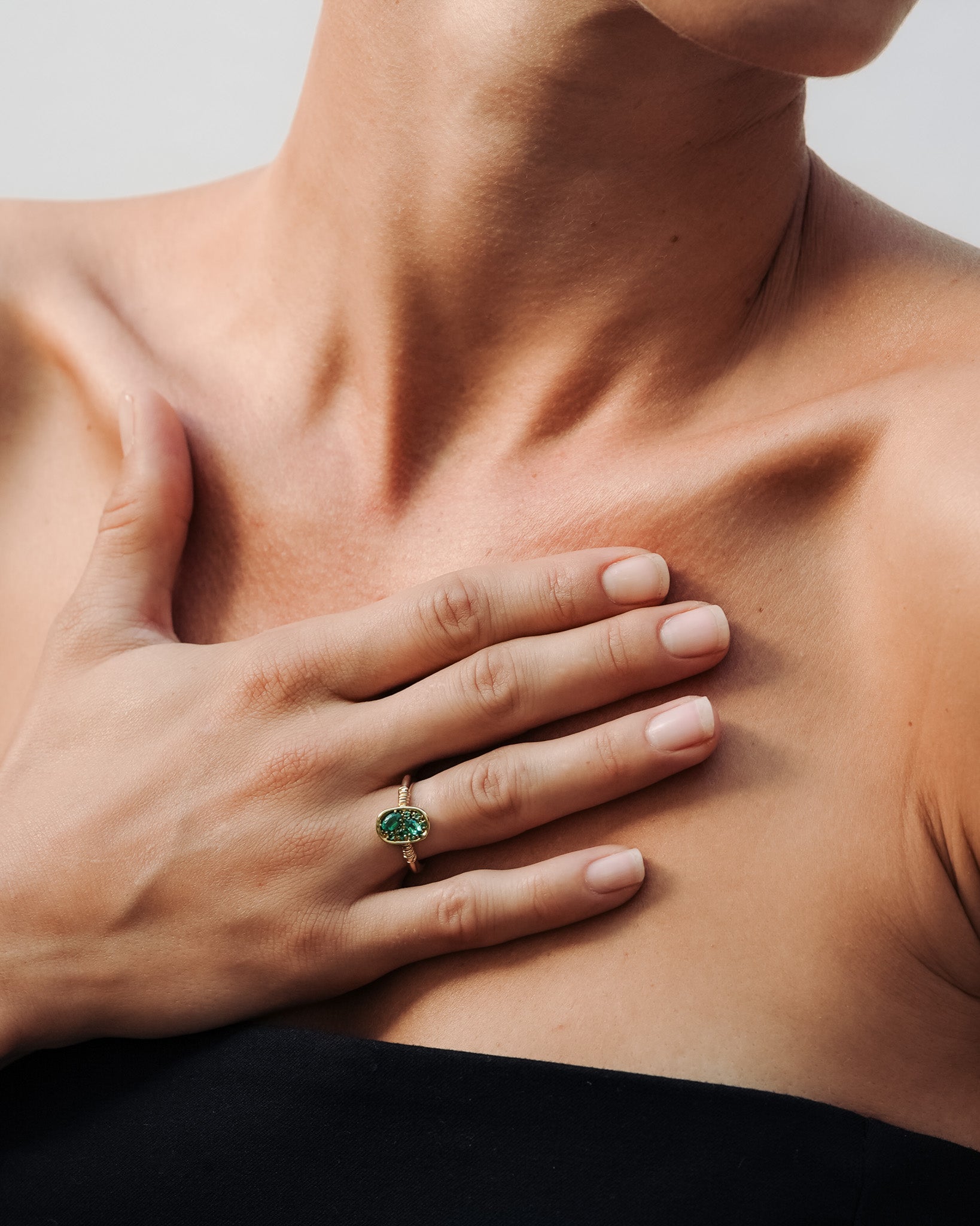 Illume Ring Emerald Solid Gold