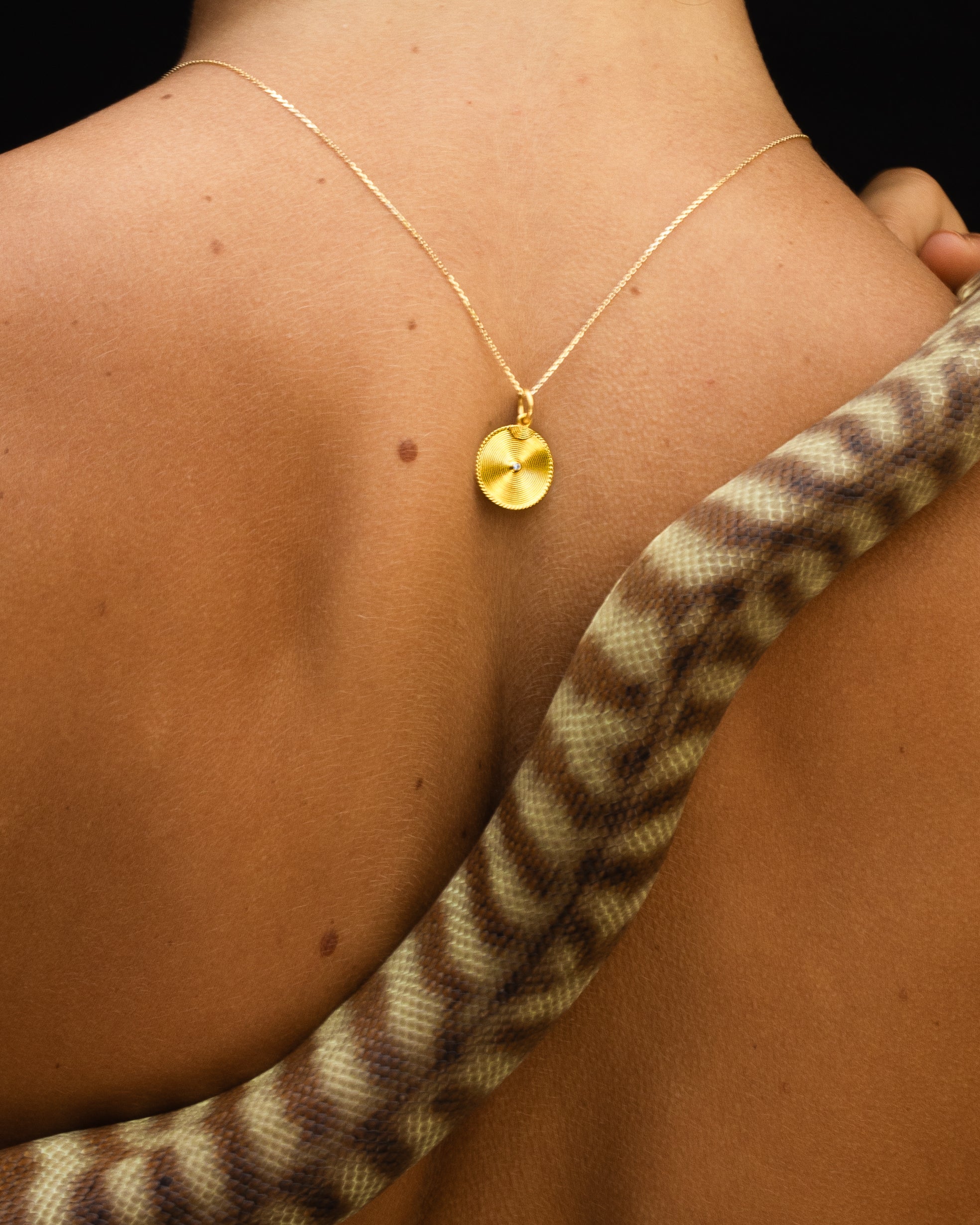 Patella Necklace Diamond Solid Gold