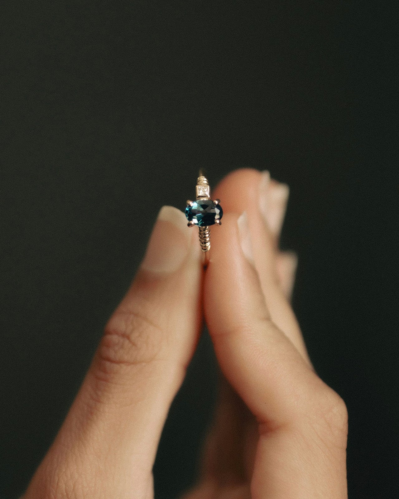 Kyri Ring Topaz Diamond Solid Gold