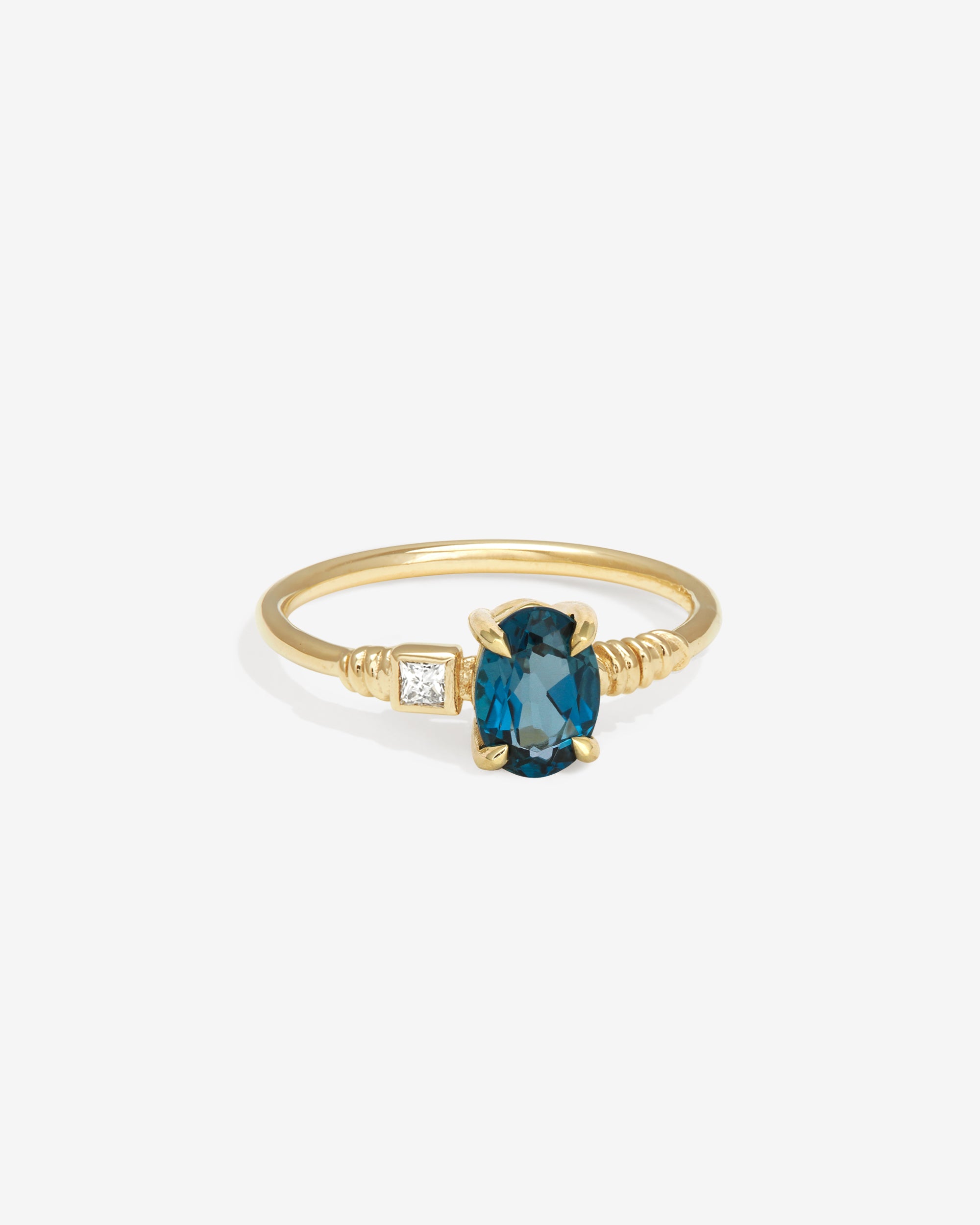 Kyri Ring Topaz Diamond Solid Gold