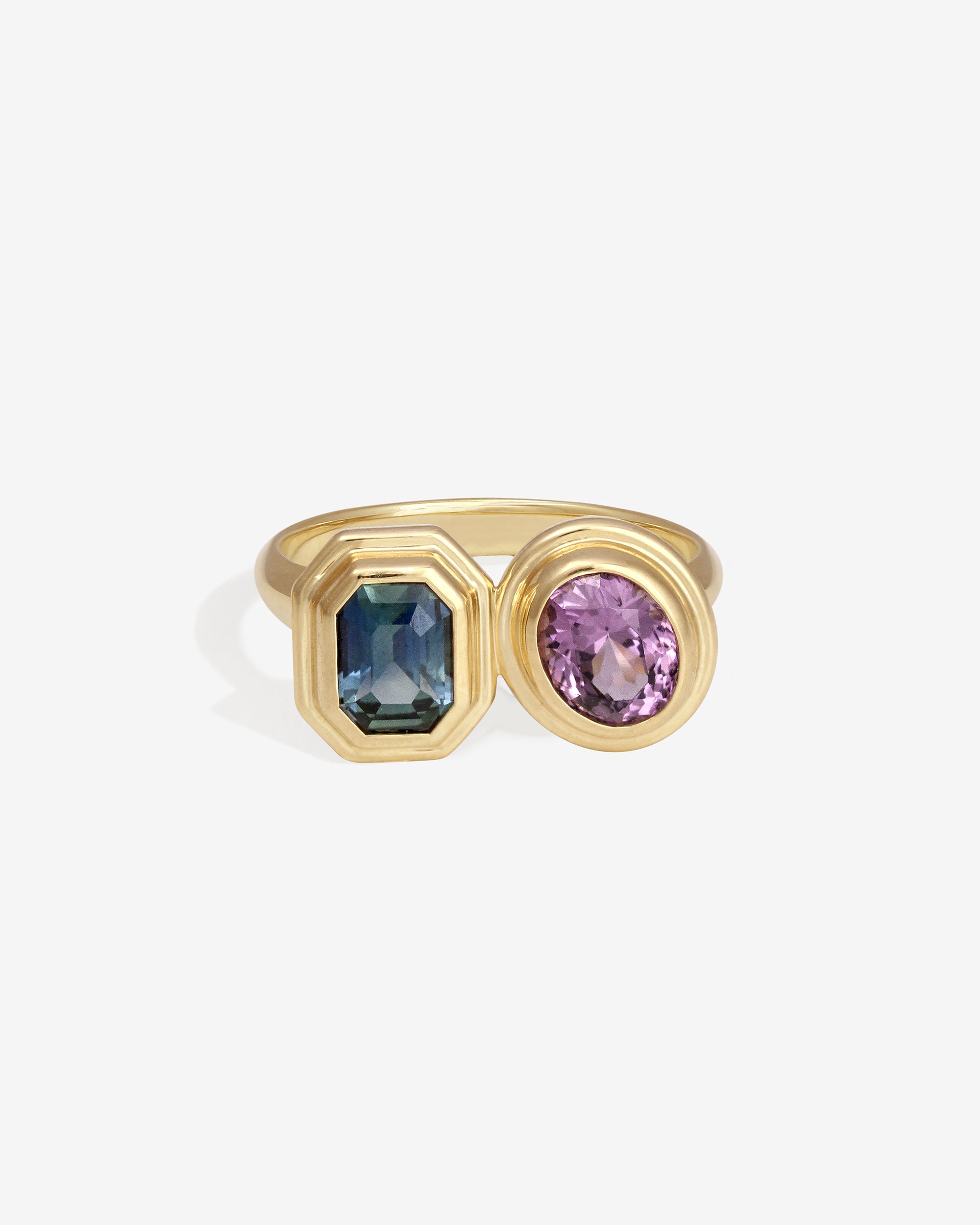 Nova Oval Ring Sapphire Spinel Solid Gold