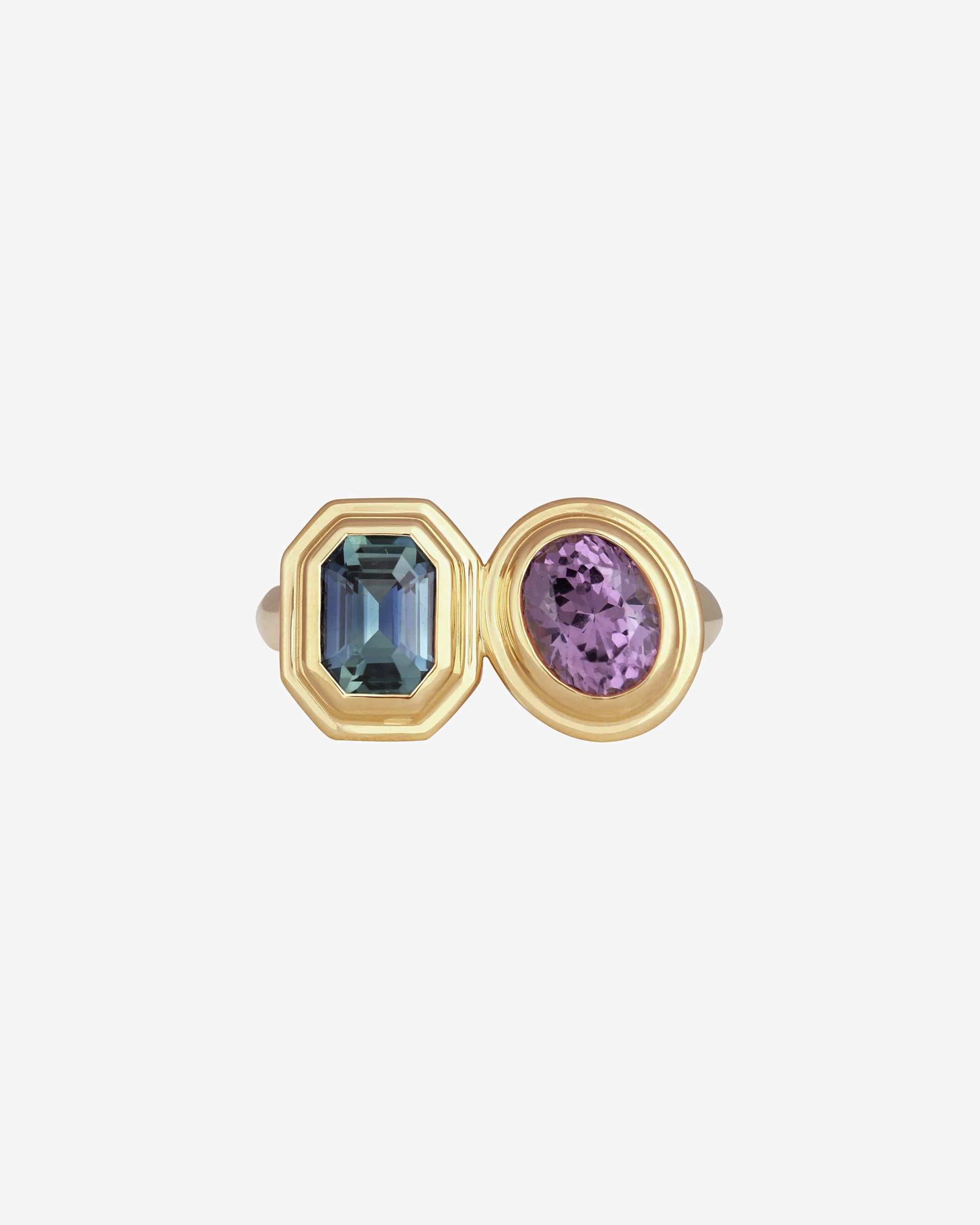Nova Oval Ring Sapphire Spinel Solid Gold