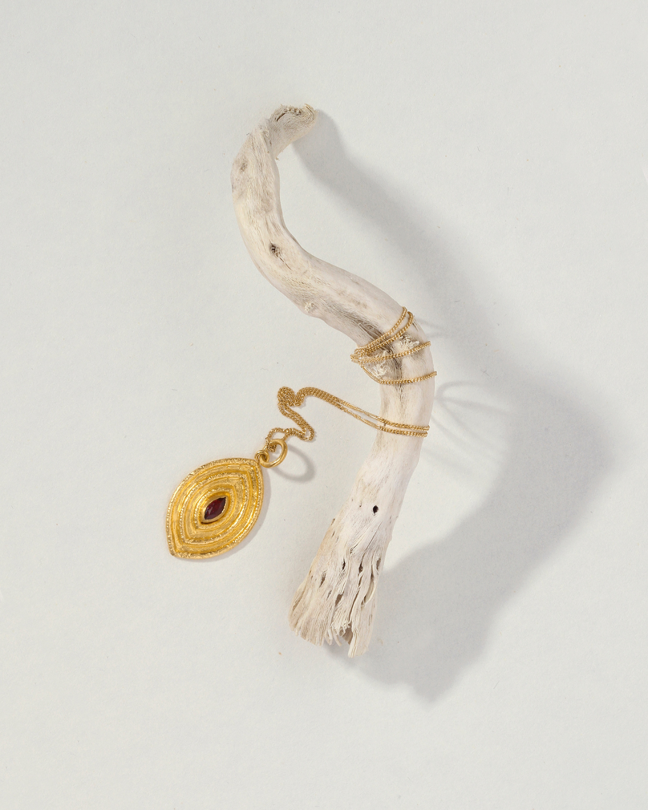 Reign Medium Necklace Ruby Solid Gold