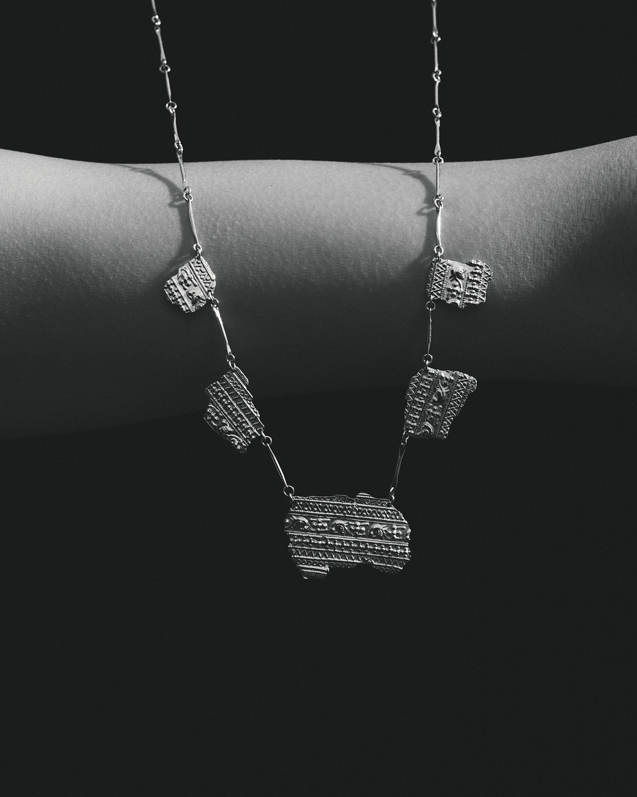 Relic V Necklace Solid Gold