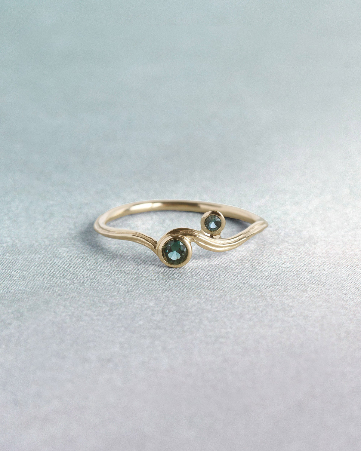 Reva II Australian Sapphire Ring Solid Gold, flatlay