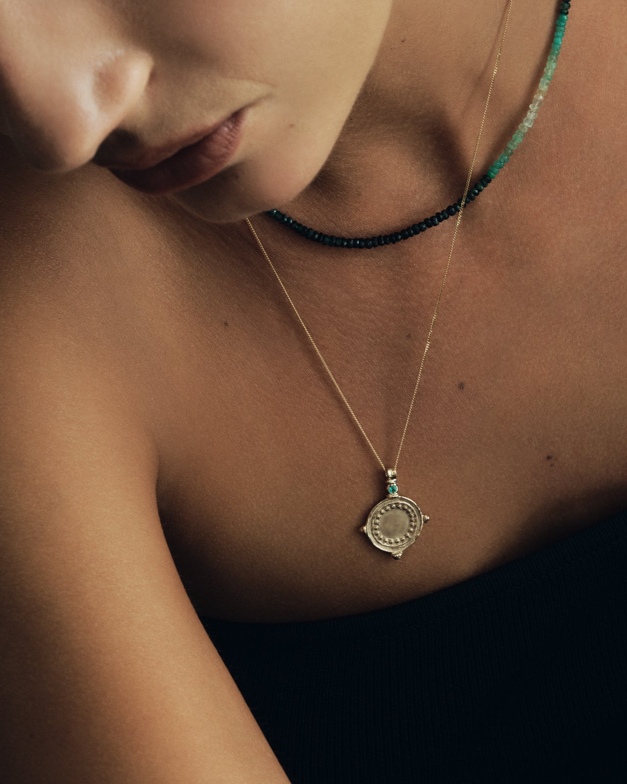 Sura Necklace Emerald Solid Gold