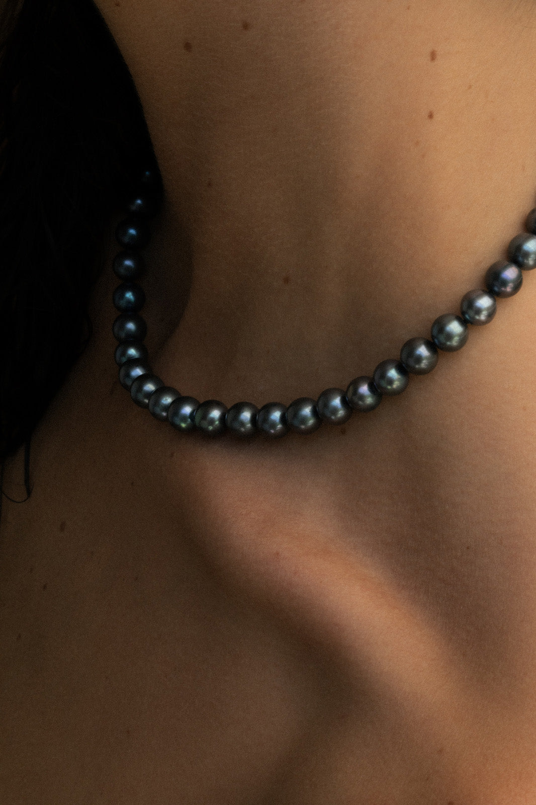 Eclipse Black Pearl Necklace Solid Gold