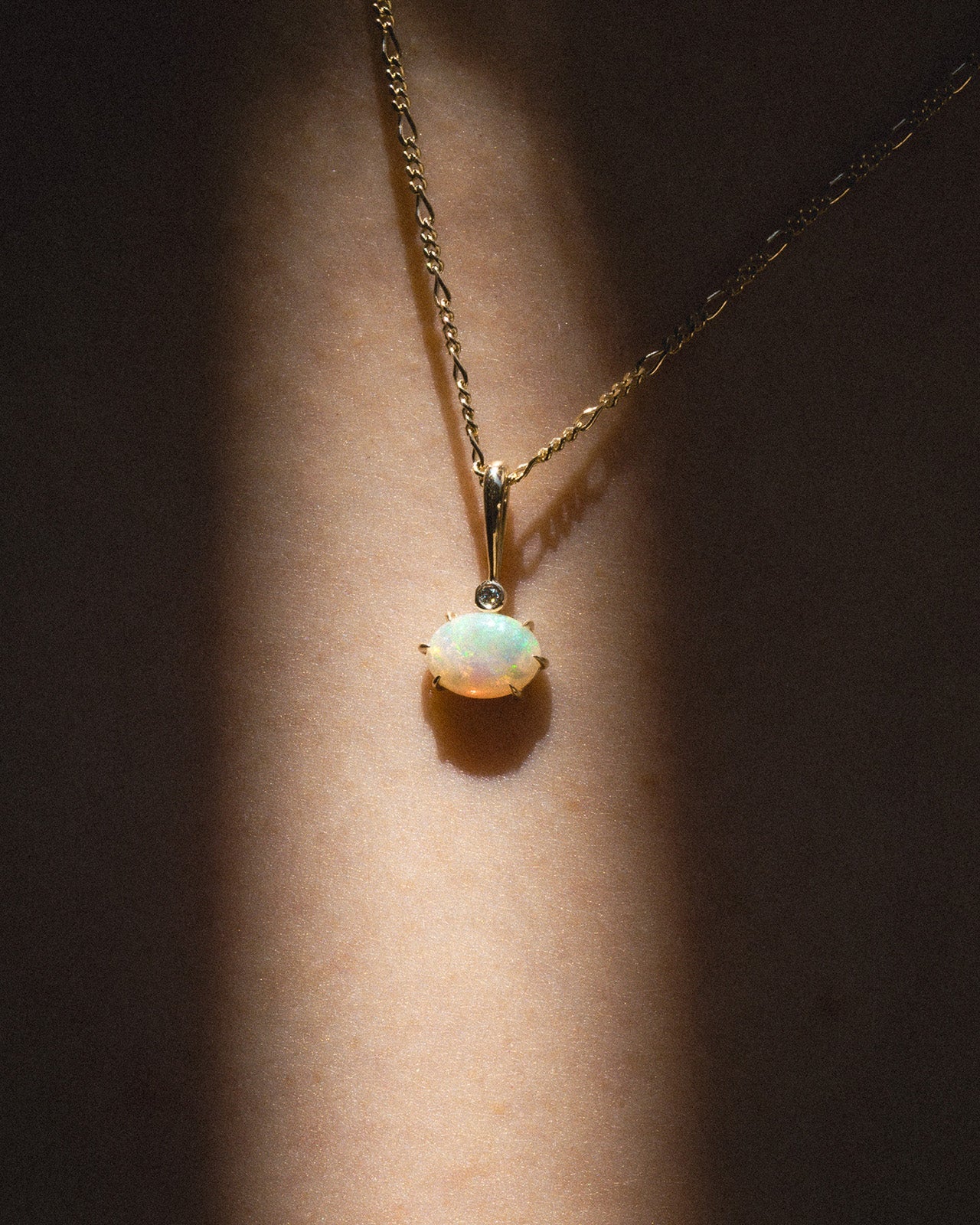 Astra Oval Pendant Opal Diamond Solid Gold