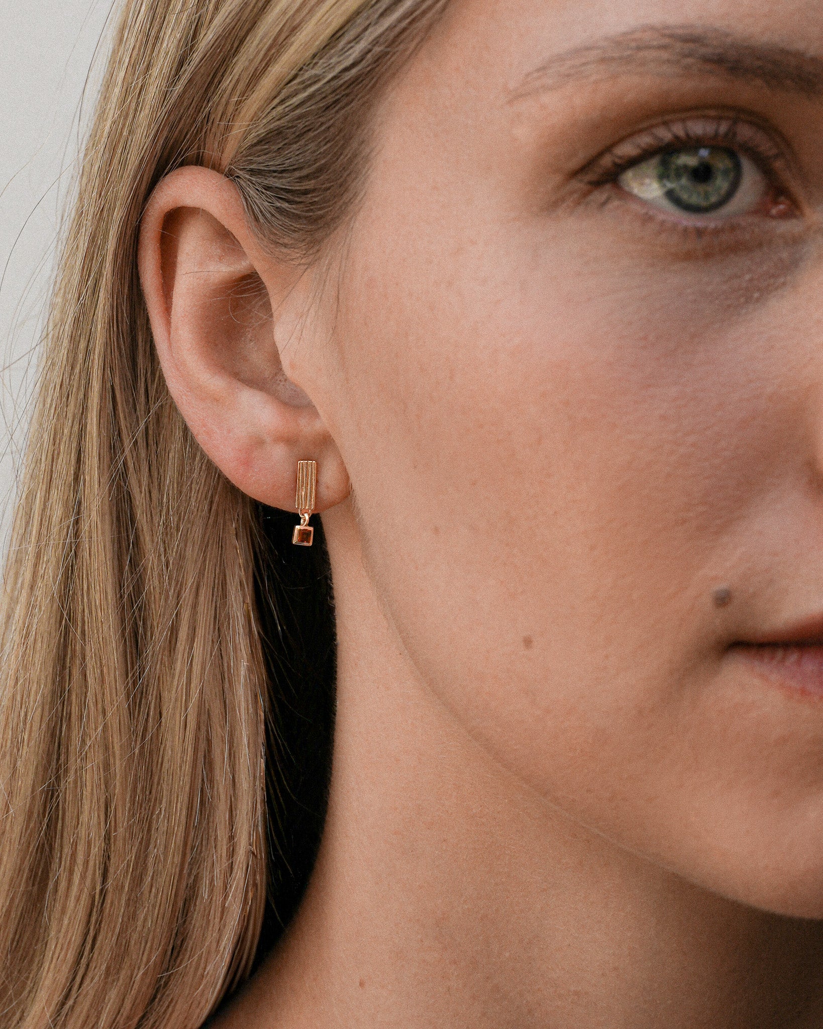 Riva Earrings Garnet Solid Gold