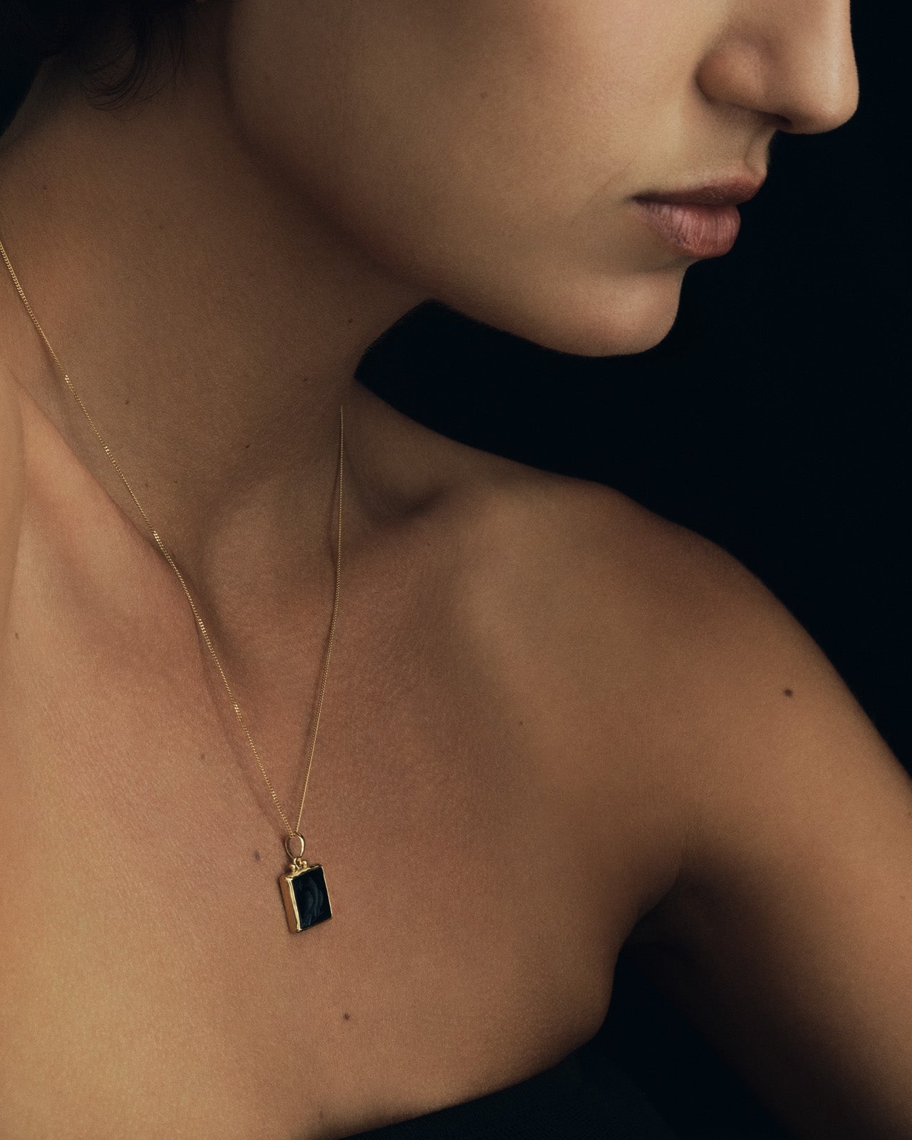 Anu Eagle Necklace Onyx Solid Gold