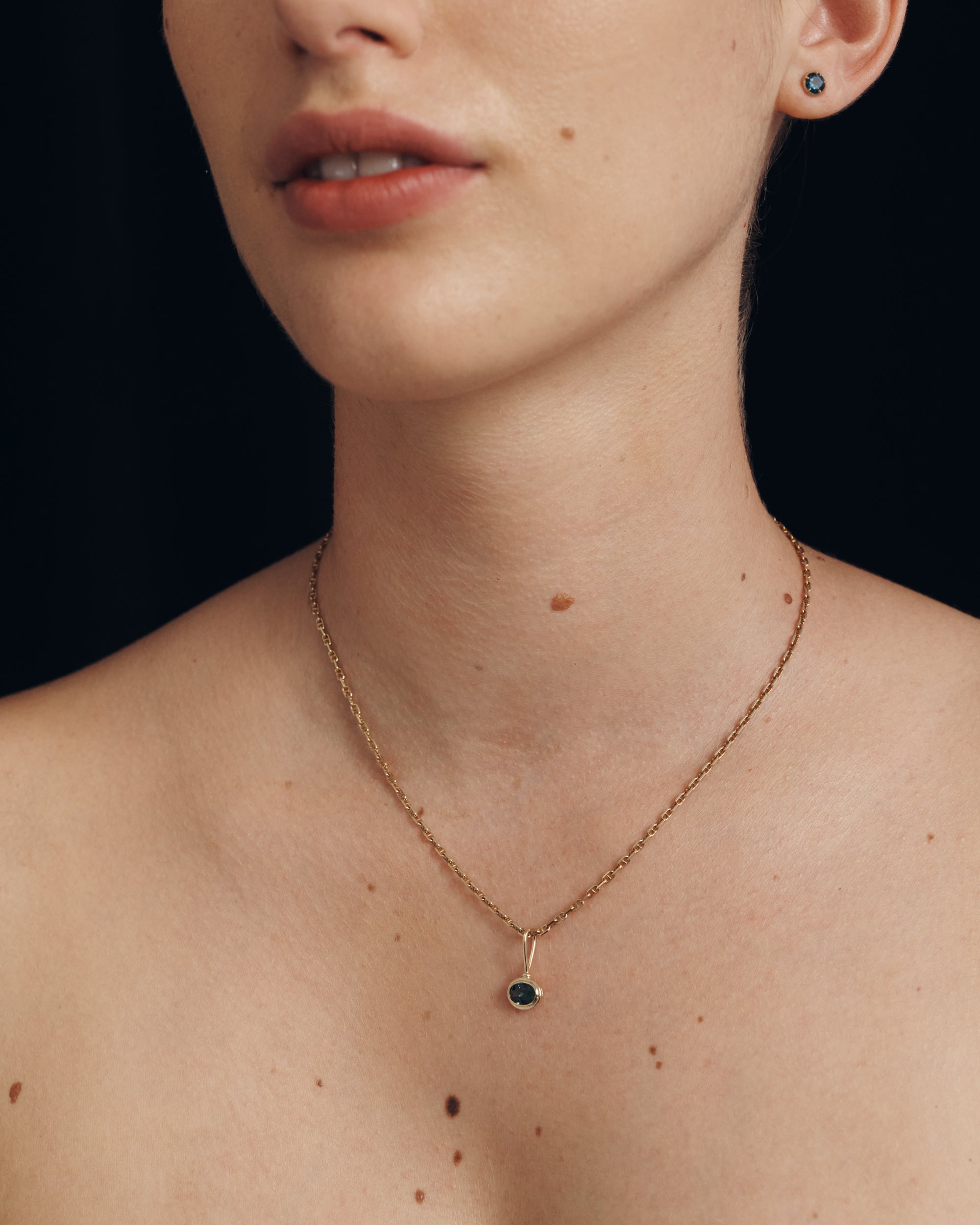 Seren Sapphire Pendant Solid Gold