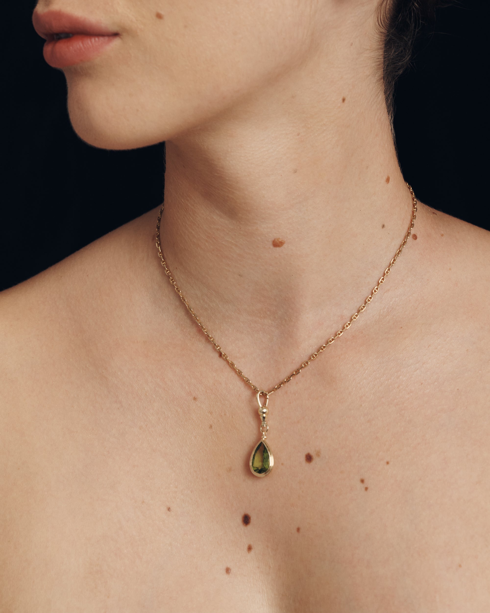 Uma Peridot Pendant Solid Gold
