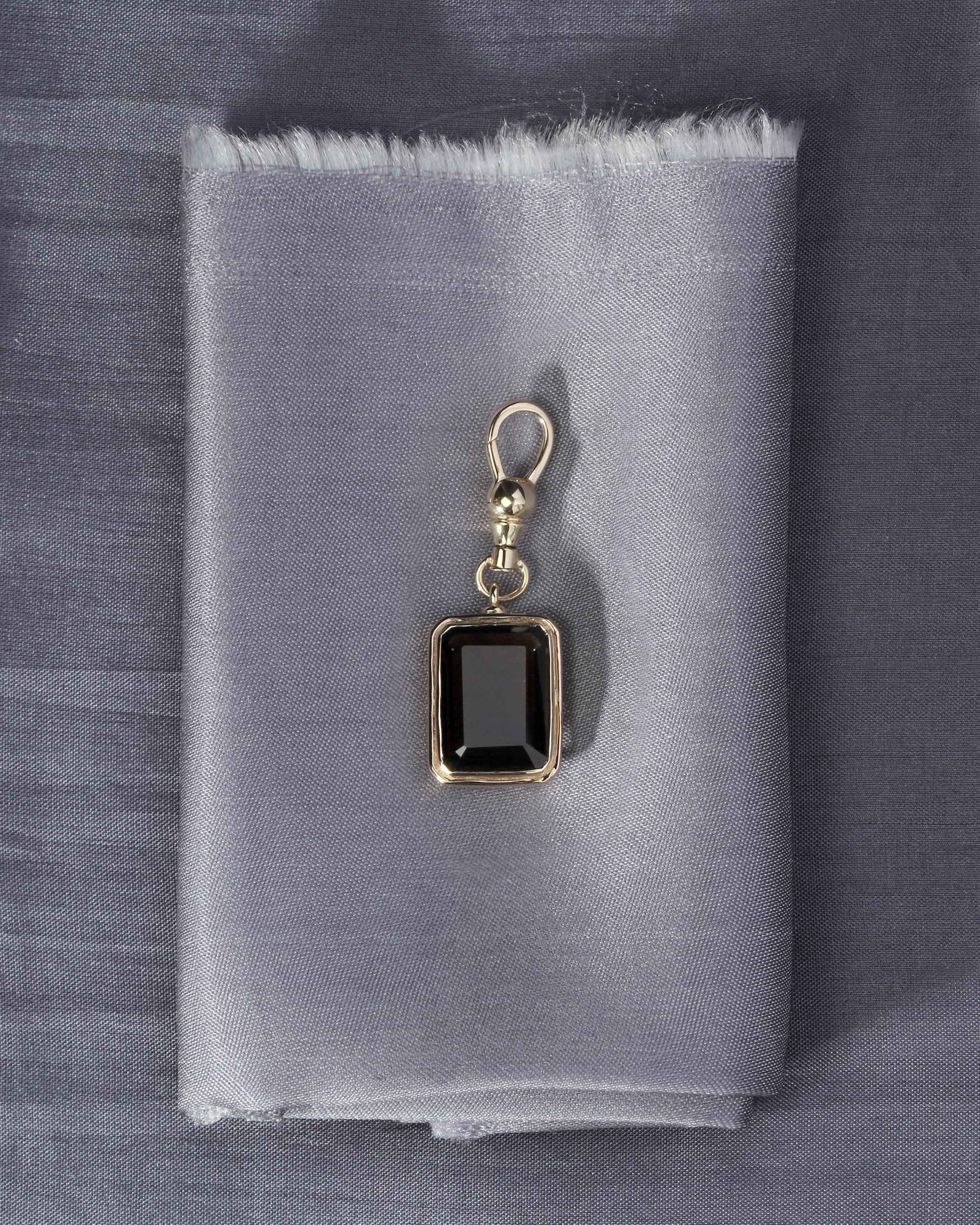 Uma Quartz Pendant Solid Gold