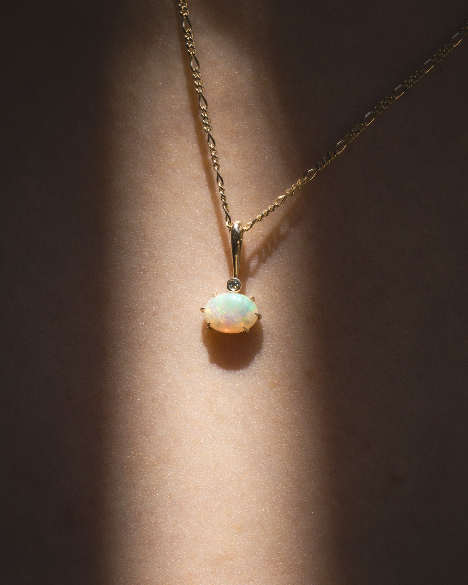 Astra Oval Pendant Opal Diamond Solid Gold