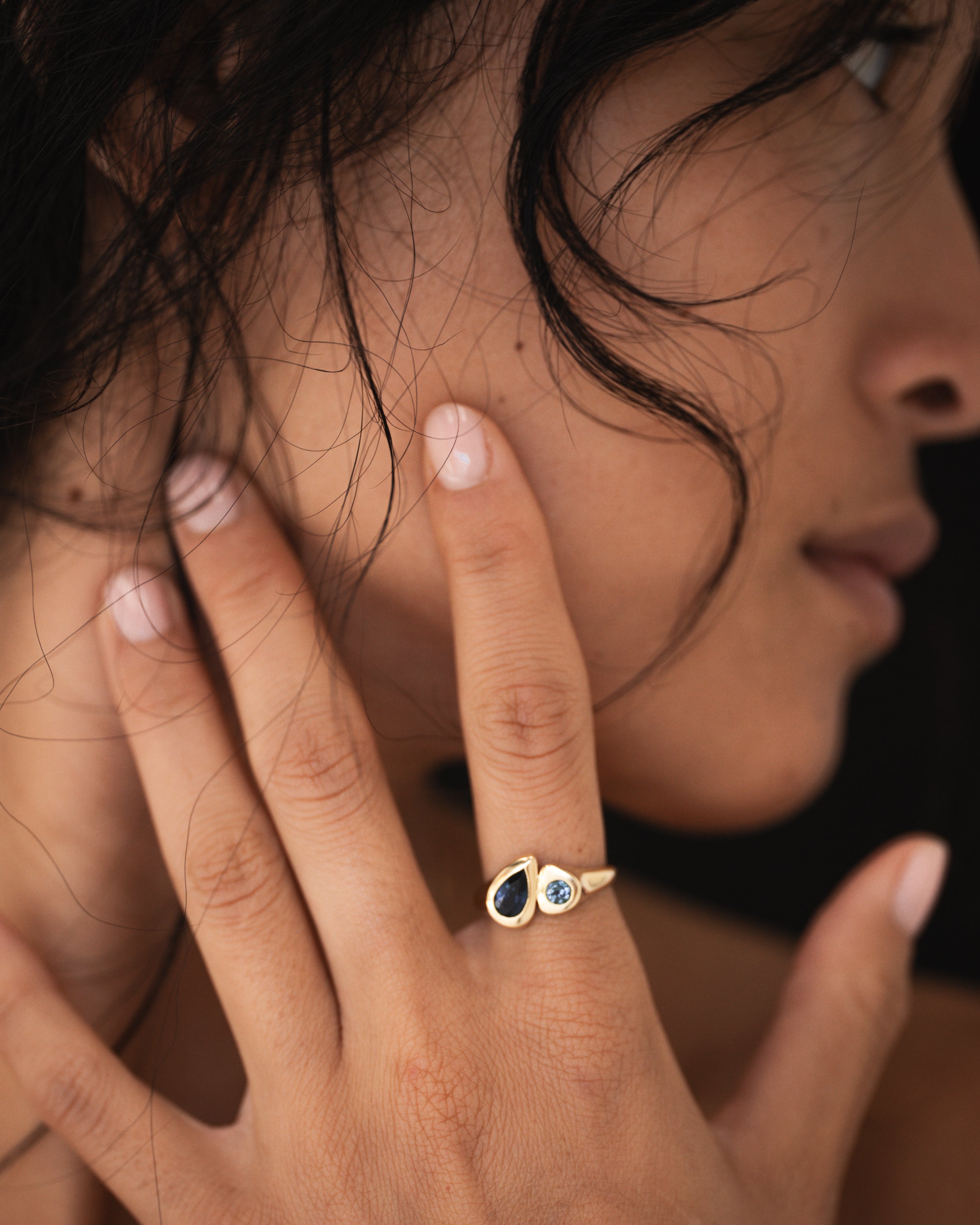 Synergy Ring Teal Sapphire Solid Gold