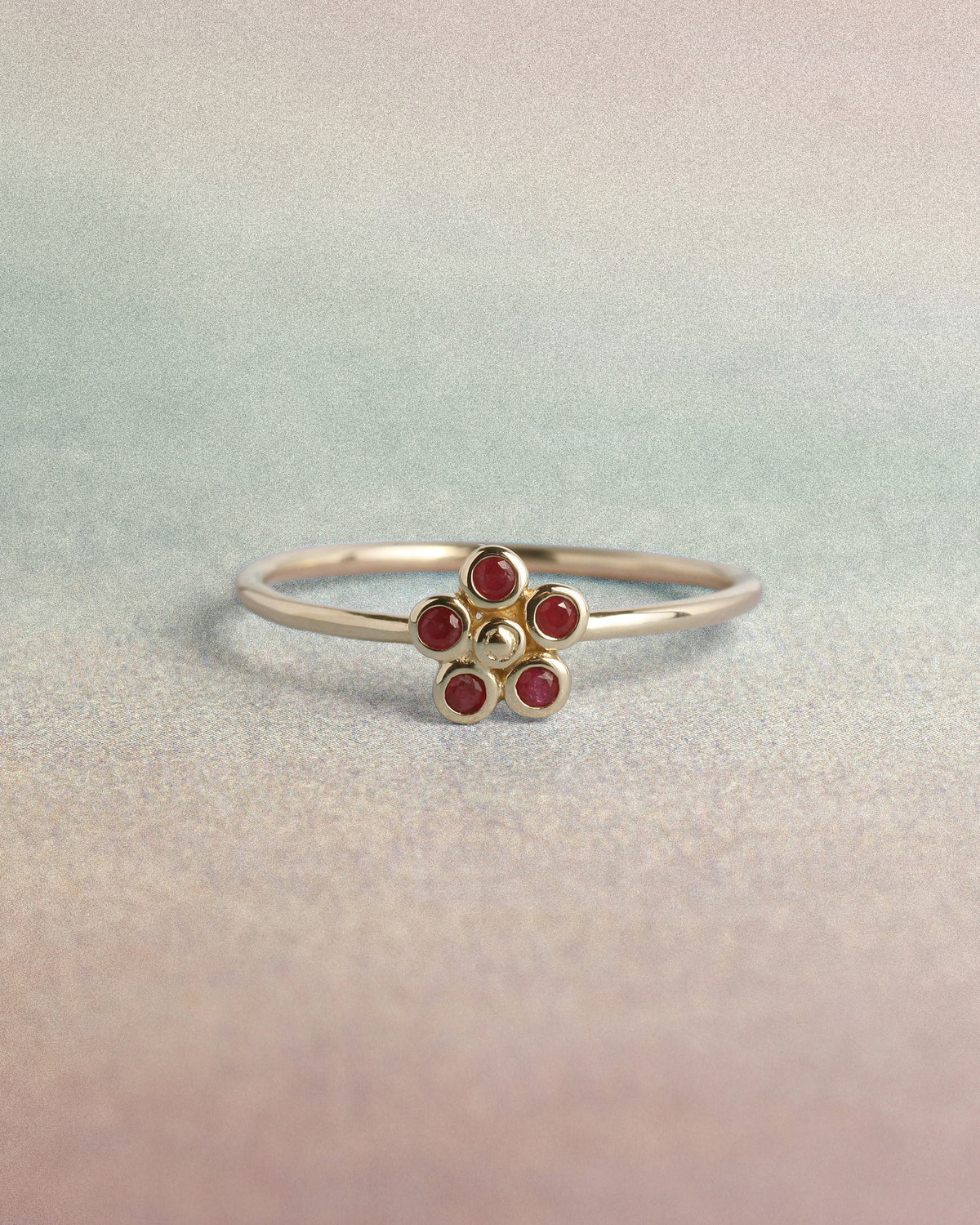 Daisy Ruby Ring Solid Gold, flatlay