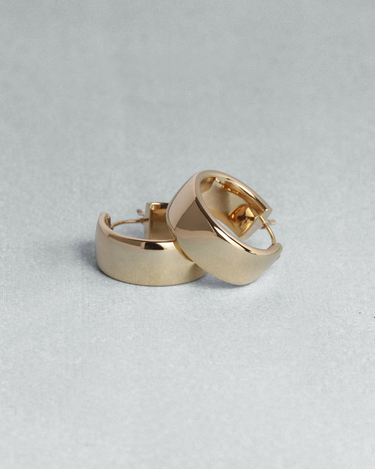 Greta Hoops Solid Gold, flatlay