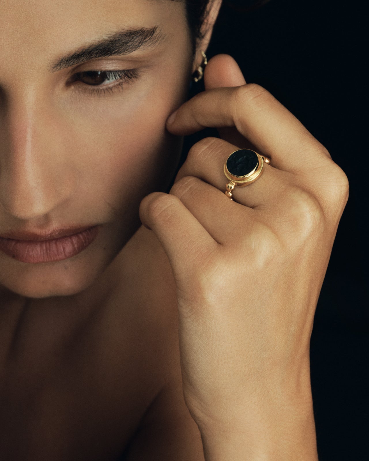 Hatti Ring Onyx Intaglio Solid Gold