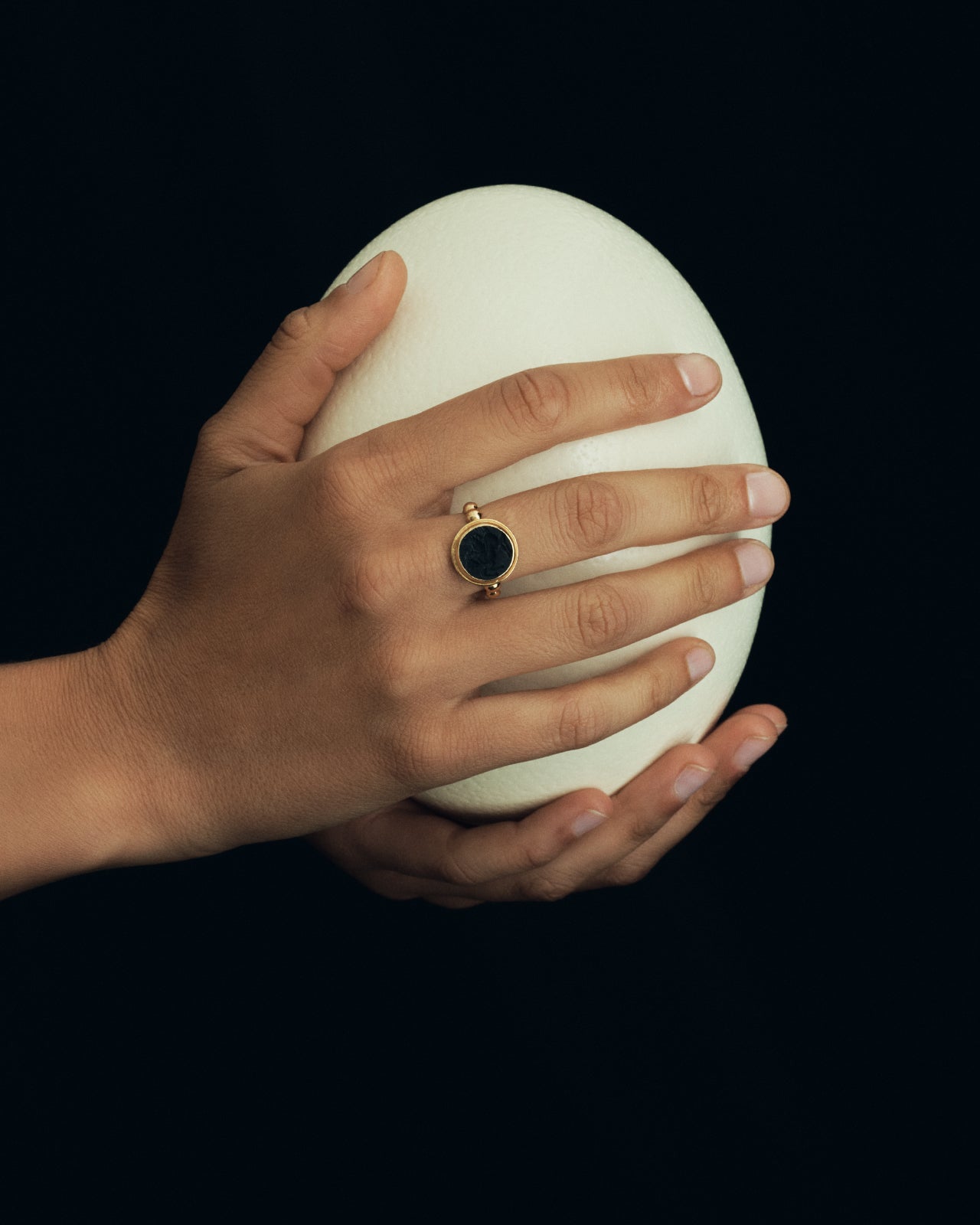 Hatti Ring Onyx Intaglio Solid Gold