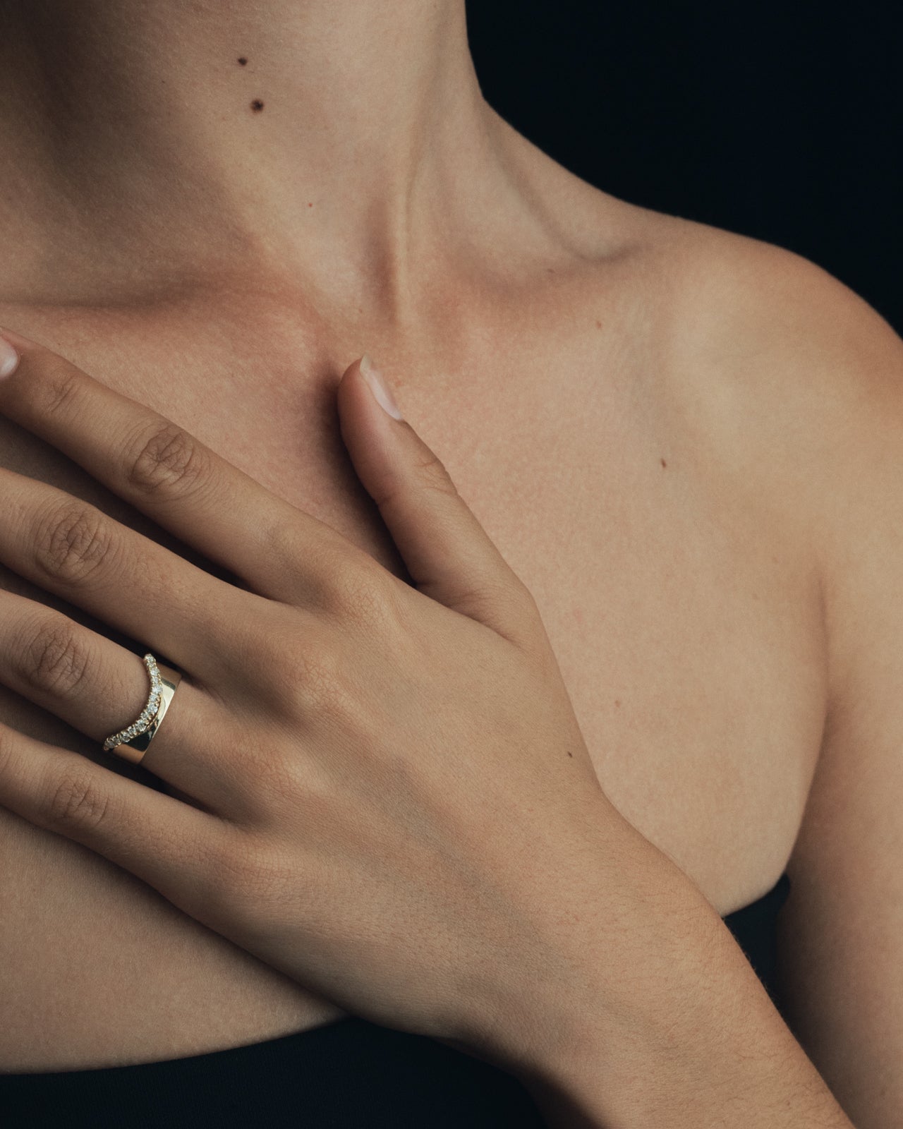 Asteria Arch Ring Round Diamond Solid Gold