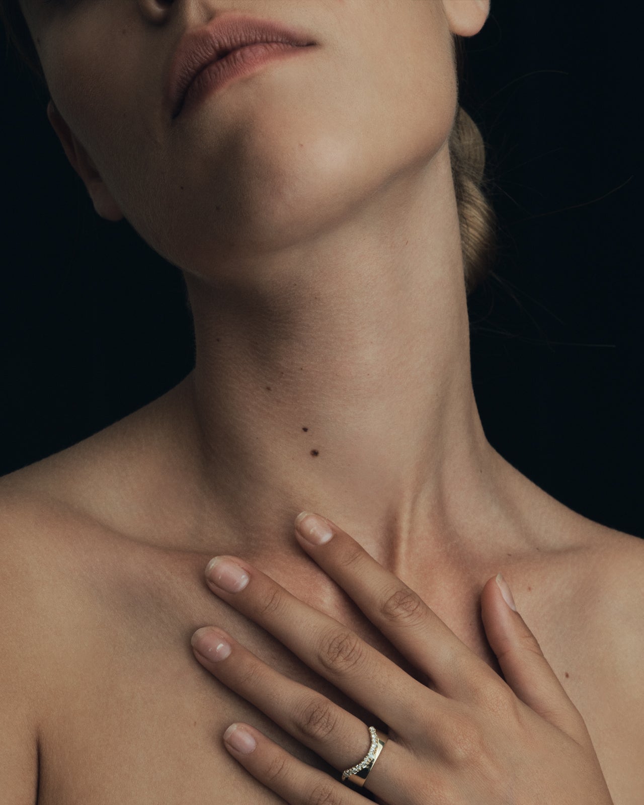 Asteria Arch Ring Round Diamond Solid Gold