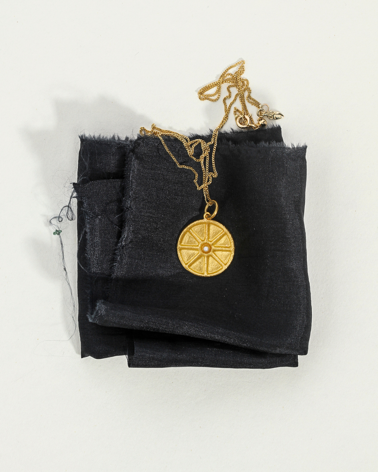 Ishtar Star Necklace Solid Gold