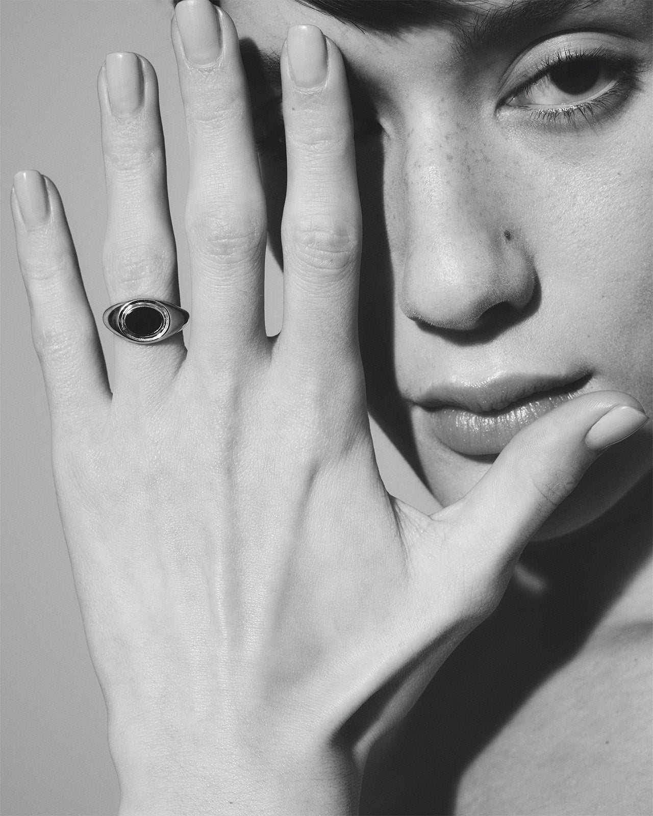 Kosmos Ring Onyx Silver