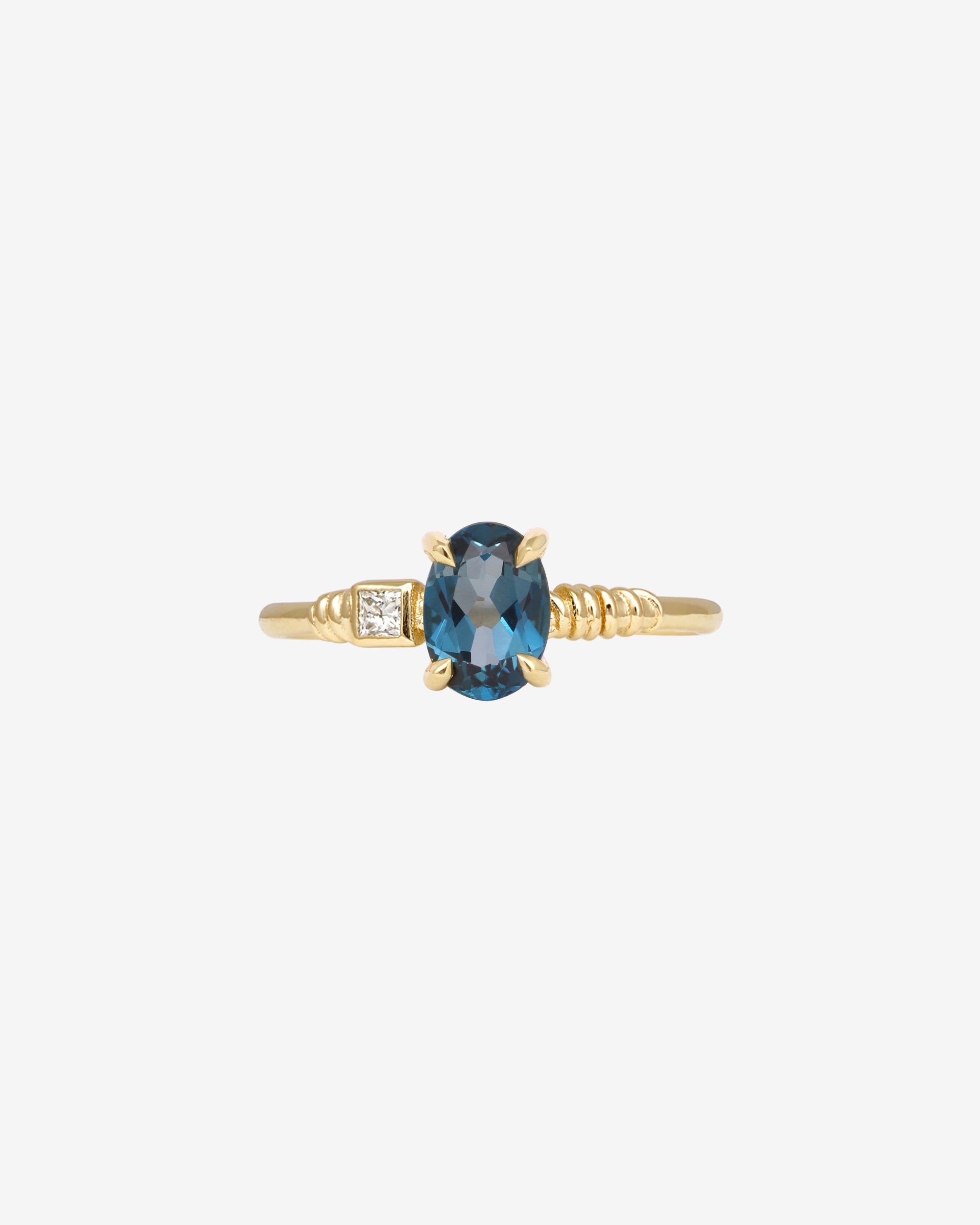 Kyri Ring Topaz Diamond Solid Gold