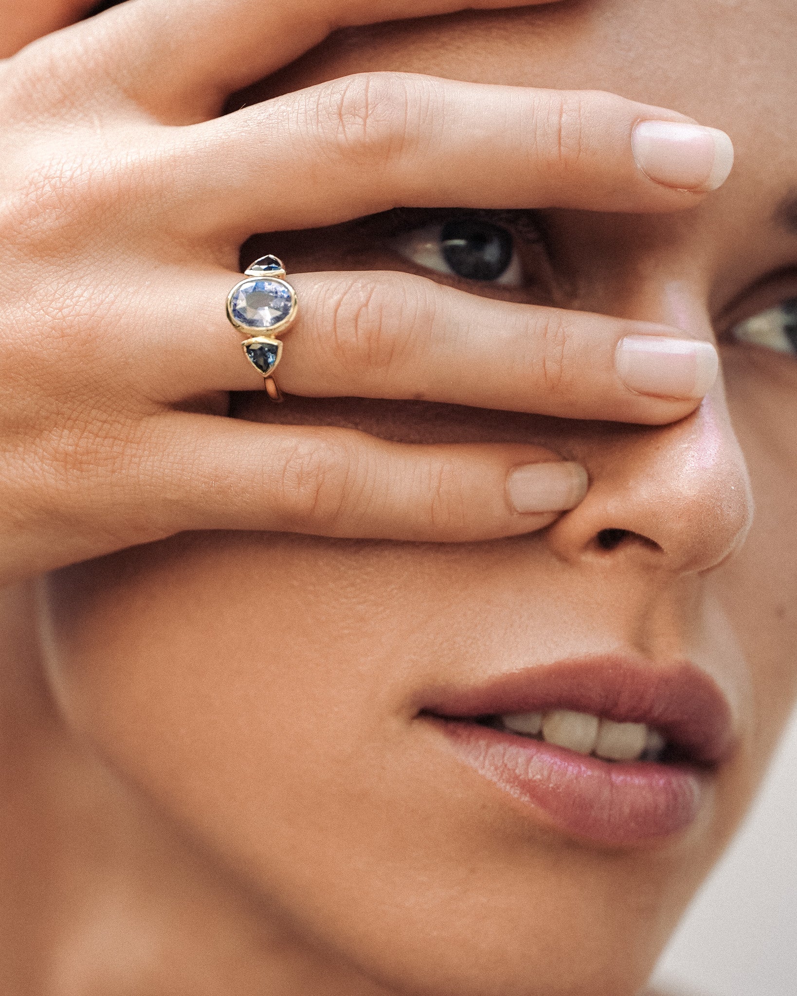 Lumen Trilogy Ring Spinel Solid Gold