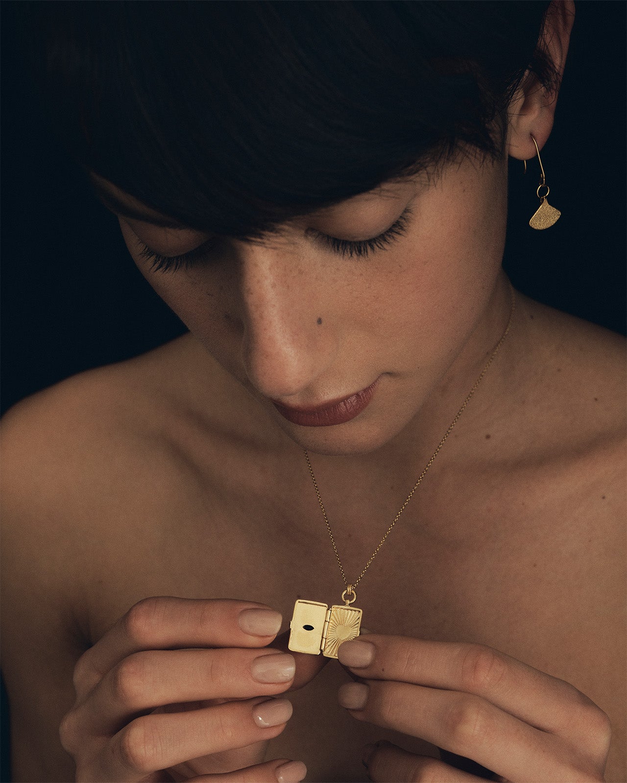 Meri Locket Necklace Gold Vermeil