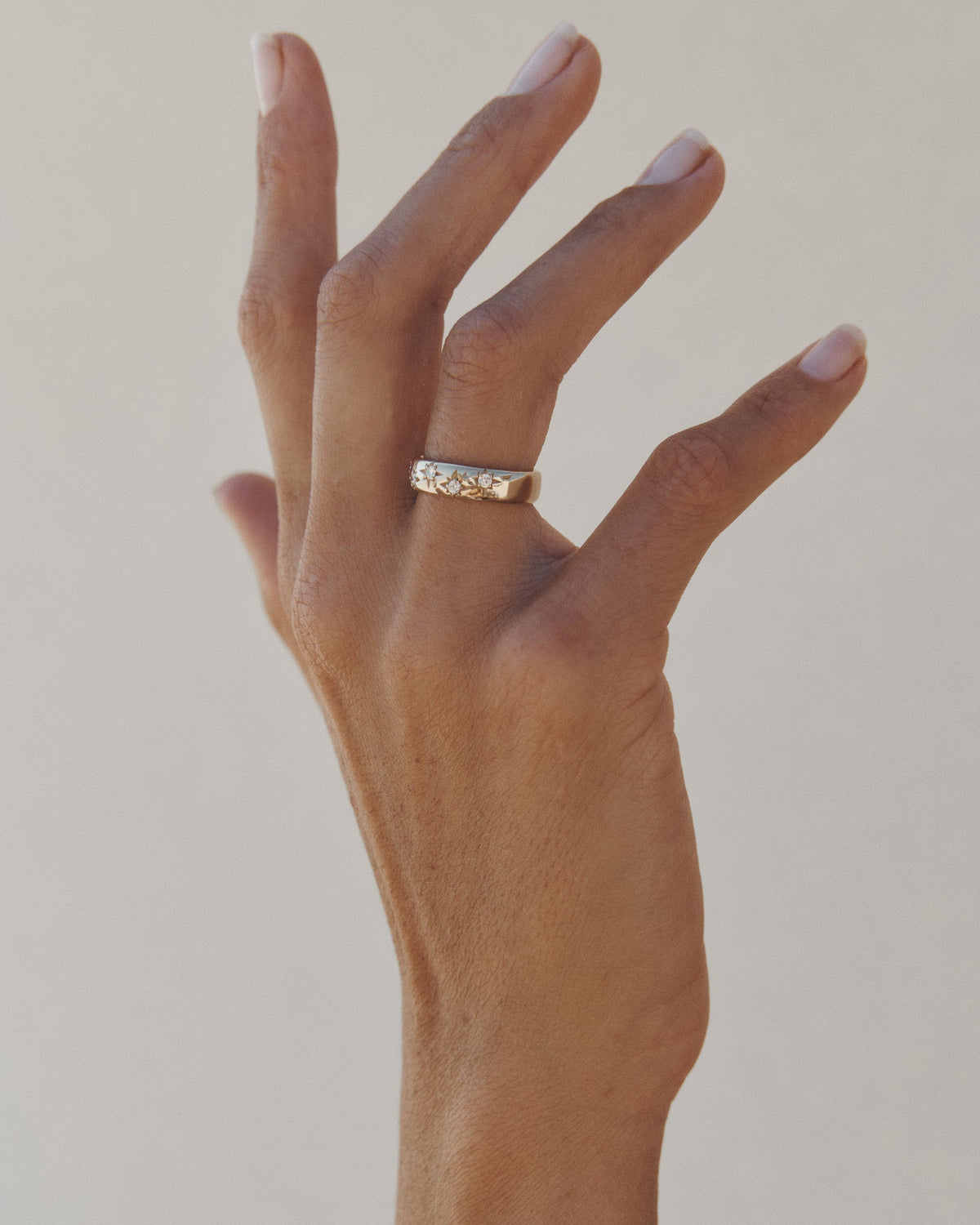 Ori Diamond Ring Solid Gold, worn on the hand