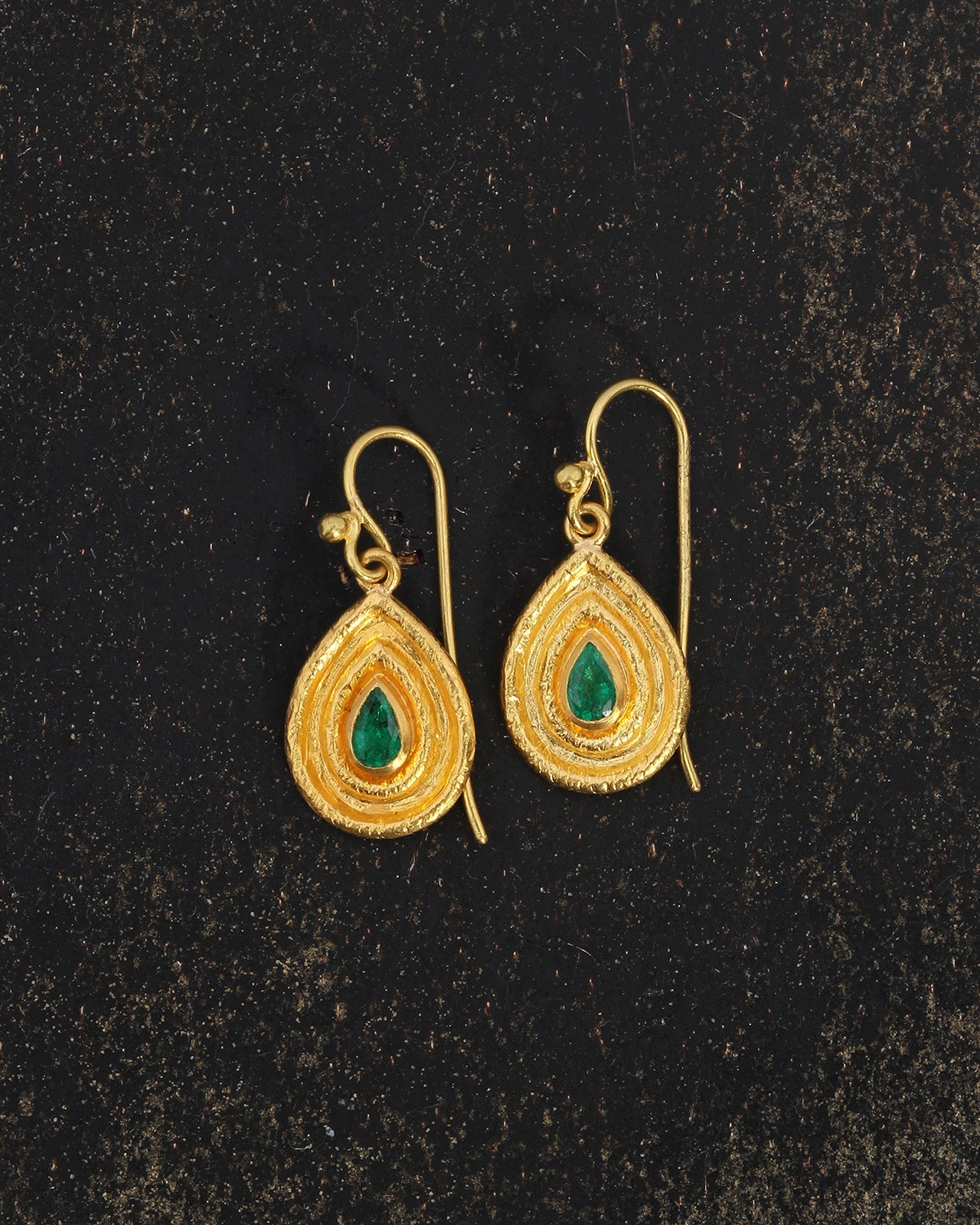 Reign Earrings Emerald Solid Gold