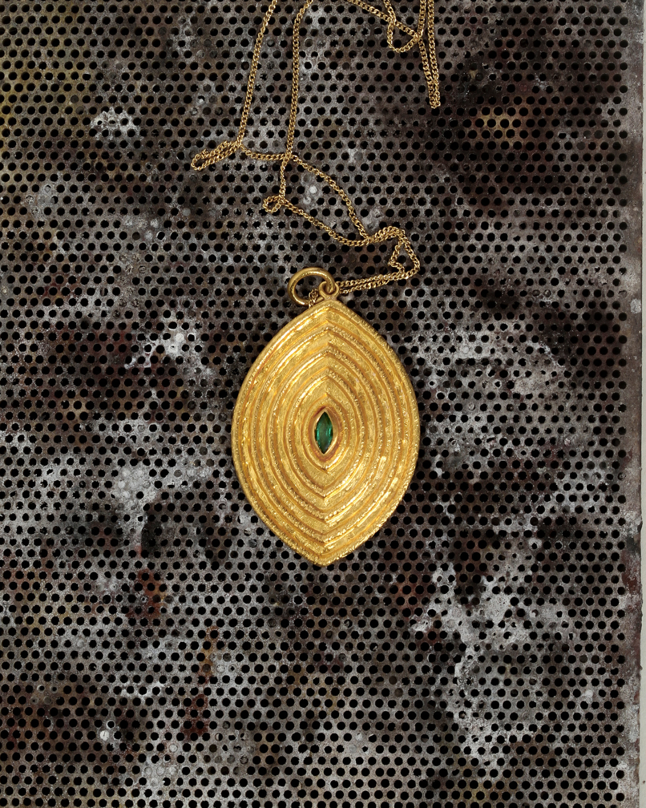 Reign Large Necklace Emerald Solid Gold