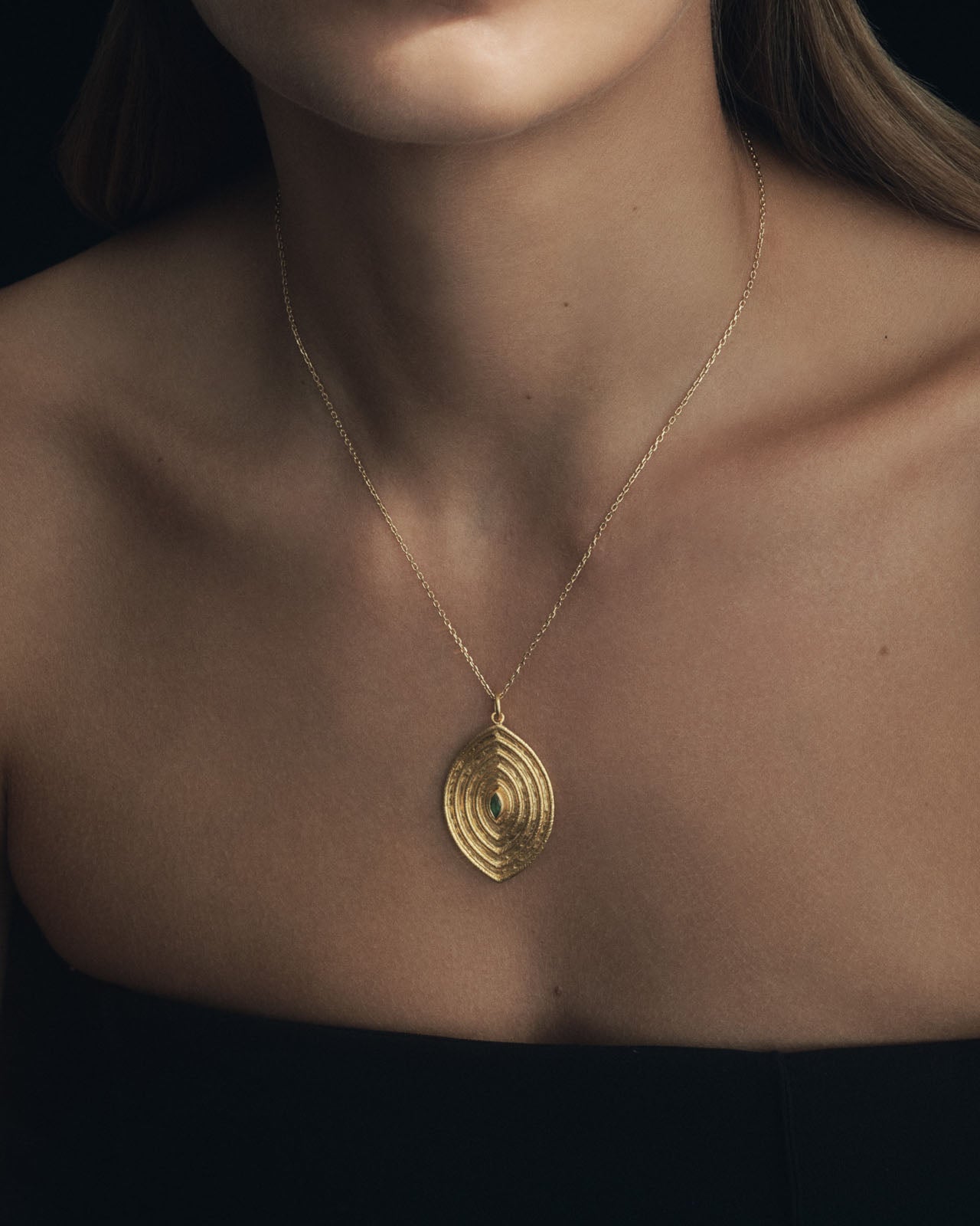 Reign Large Necklace Emerald Solid Gold