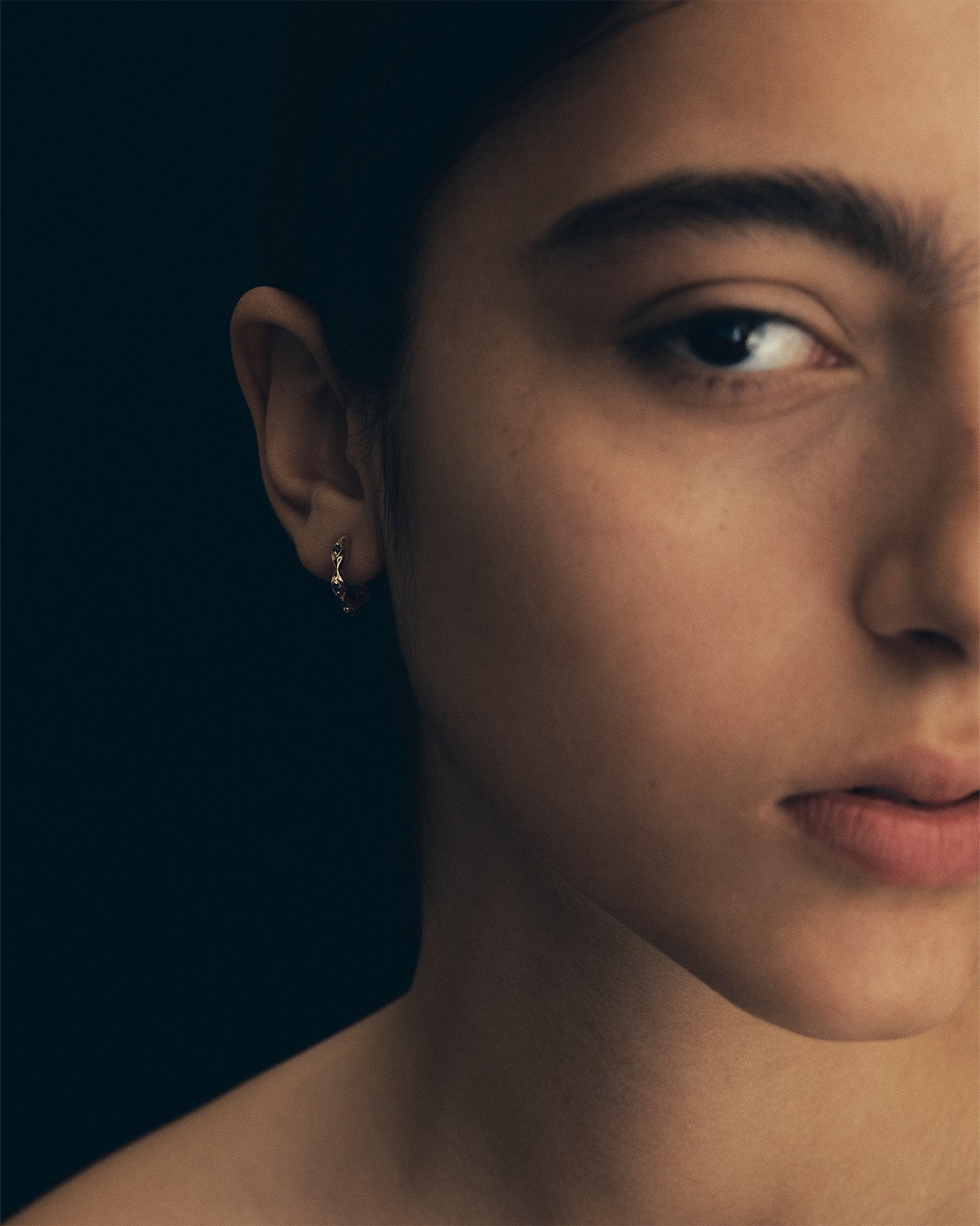 Kassandra Huggie Earrings Sapphire Solid Gold