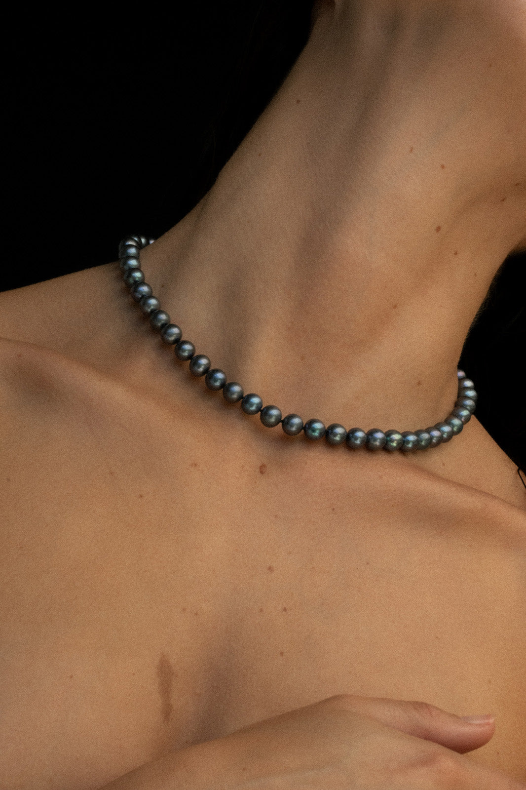 Eclipse Black Pearl Necklace Solid Gold