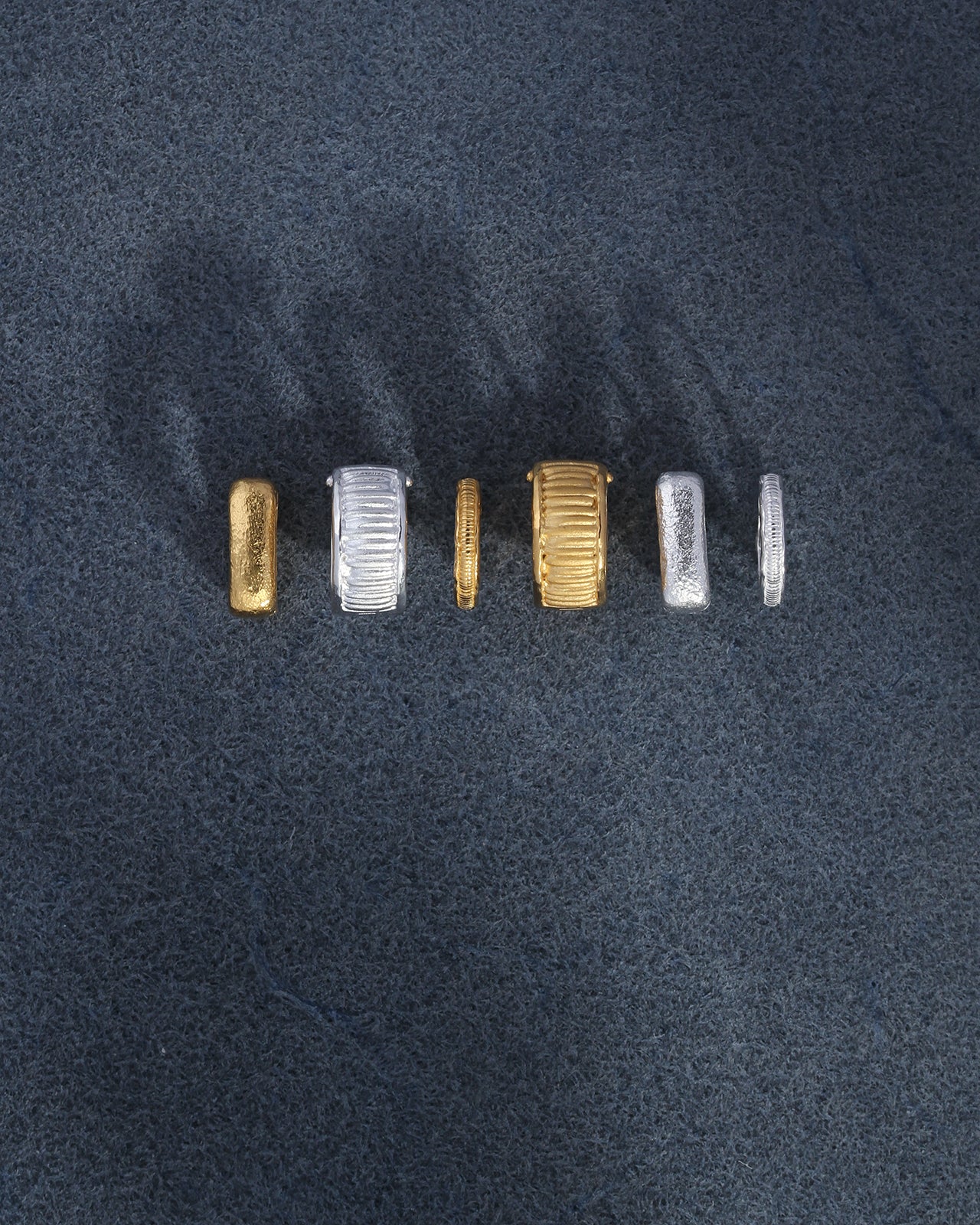 Arete Wide Huggies Silver