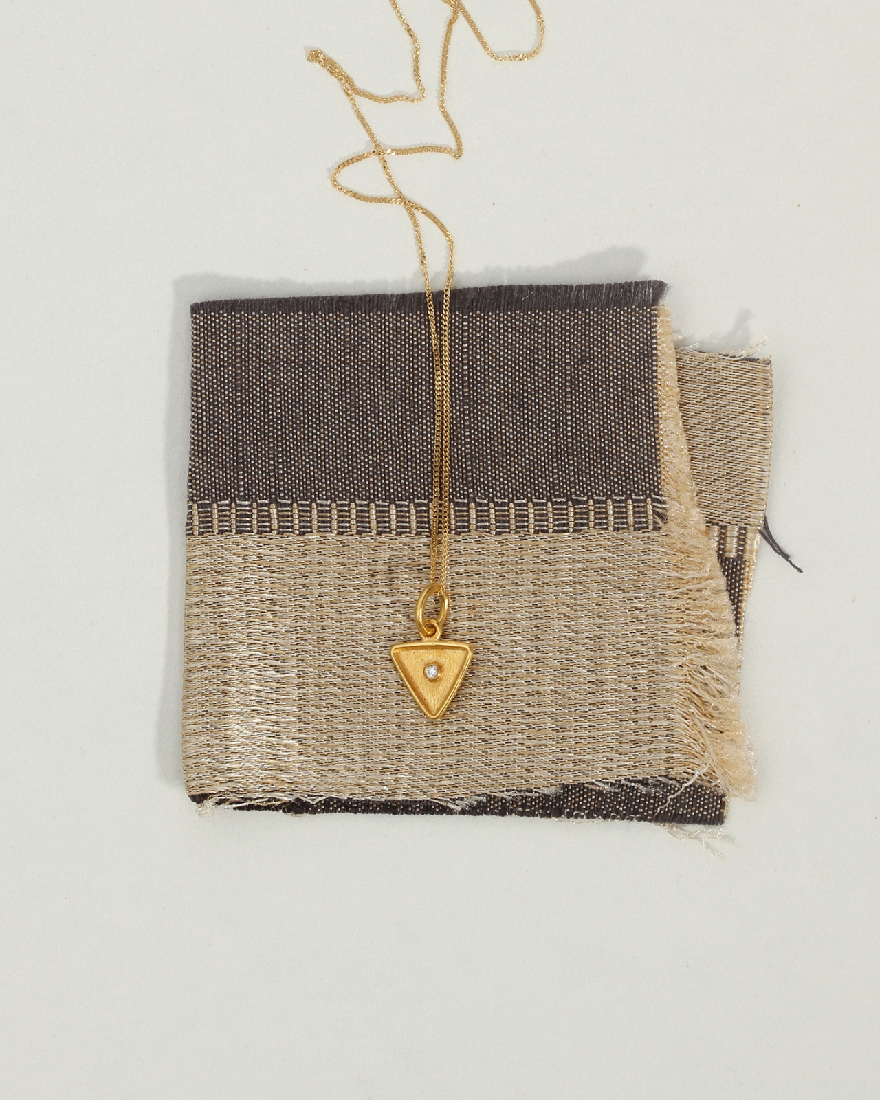 Tala Necklace Triangle Solid Gold