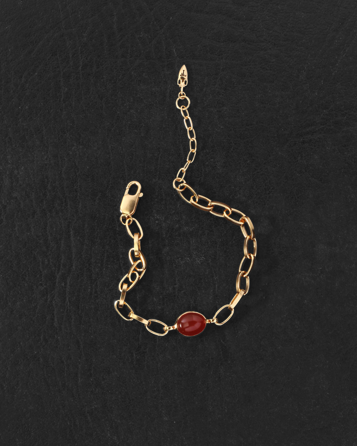 Uto Chain Bracelet Gold Vermeil on dark leather