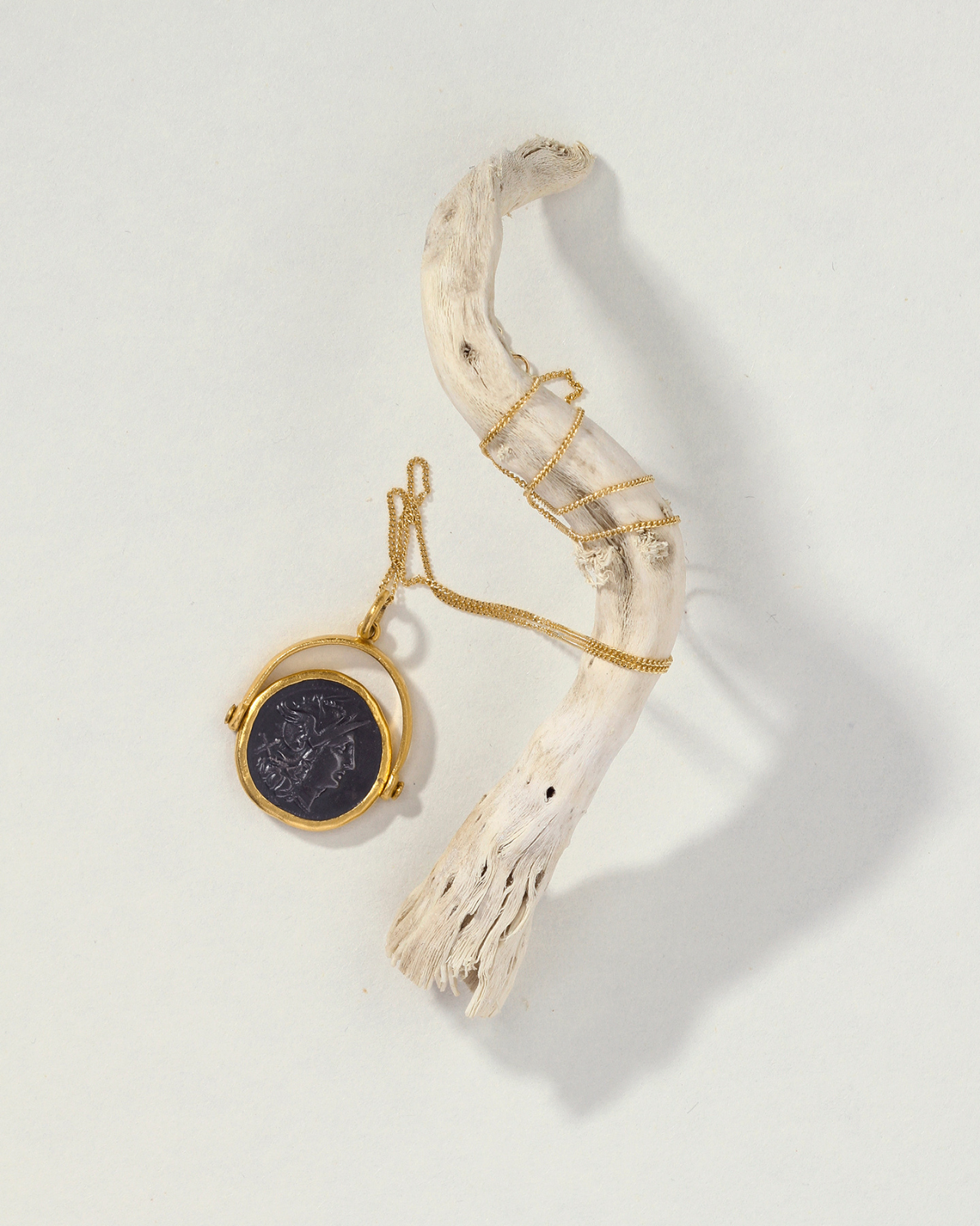 Victory Necklace Solid Gold