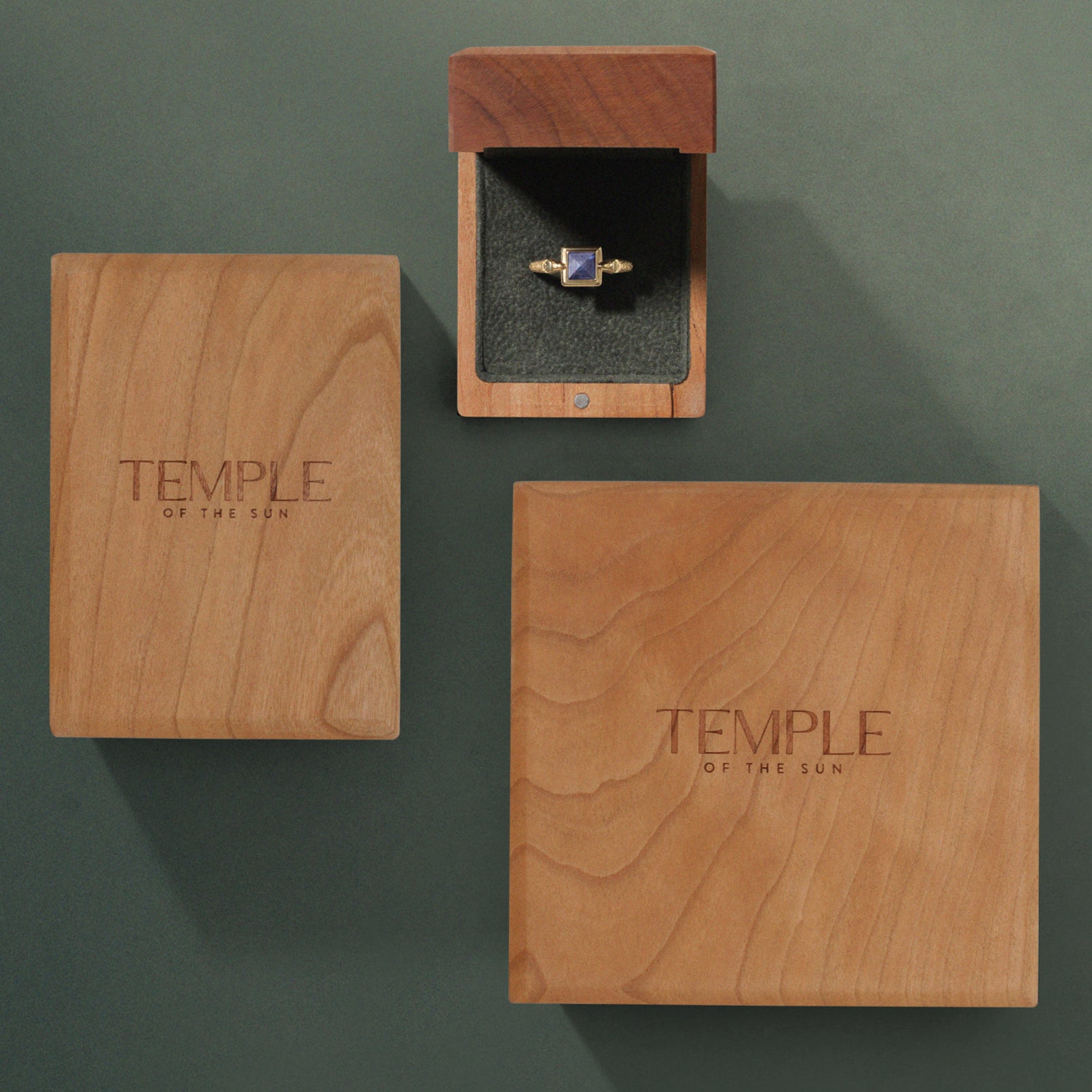 Relic VIII Necklace Emerald Solid Gold