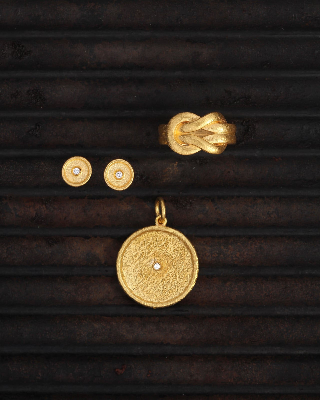 Airla Ring Solid Gold