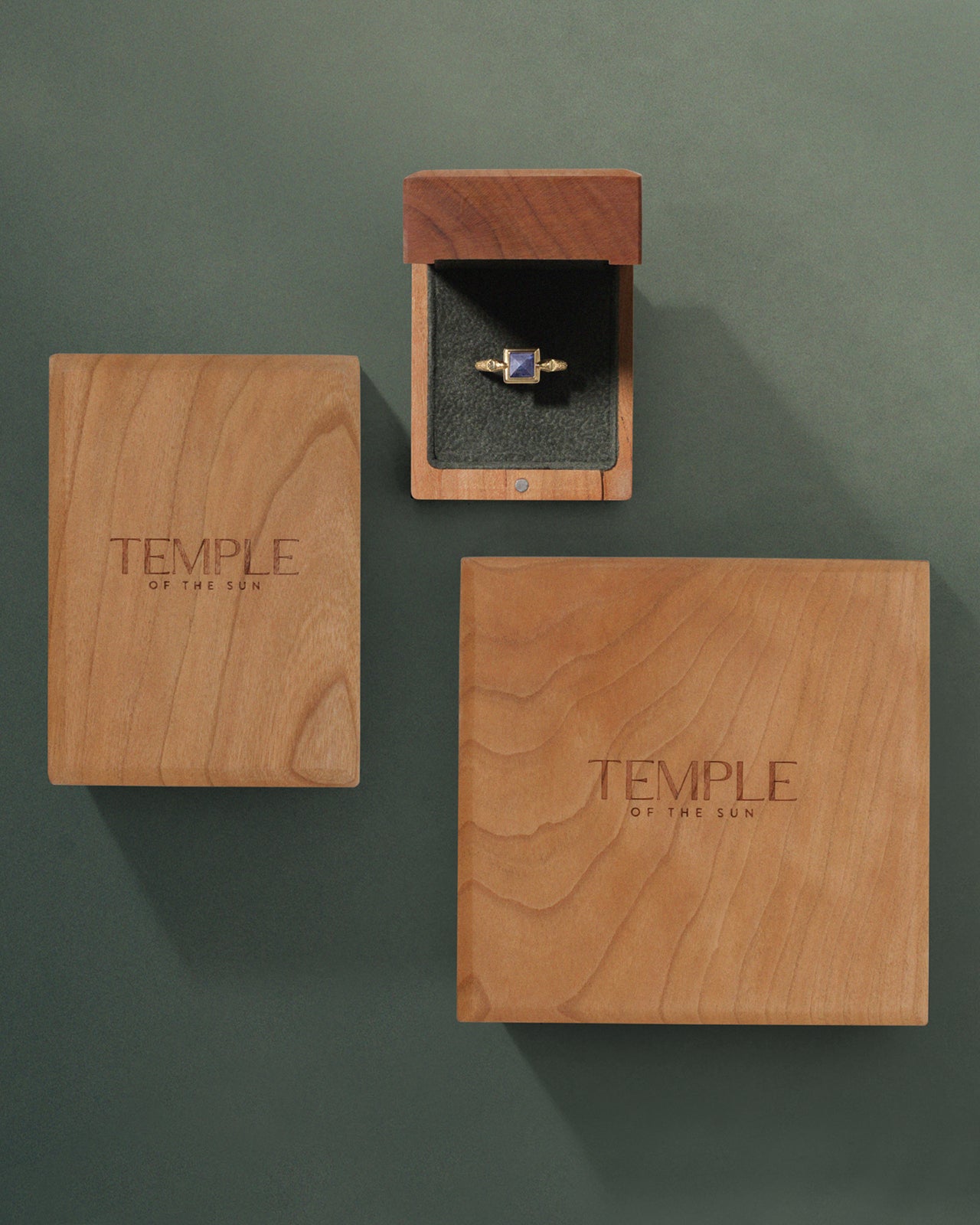 Illume Ring Teal Sapphire Solid Gold